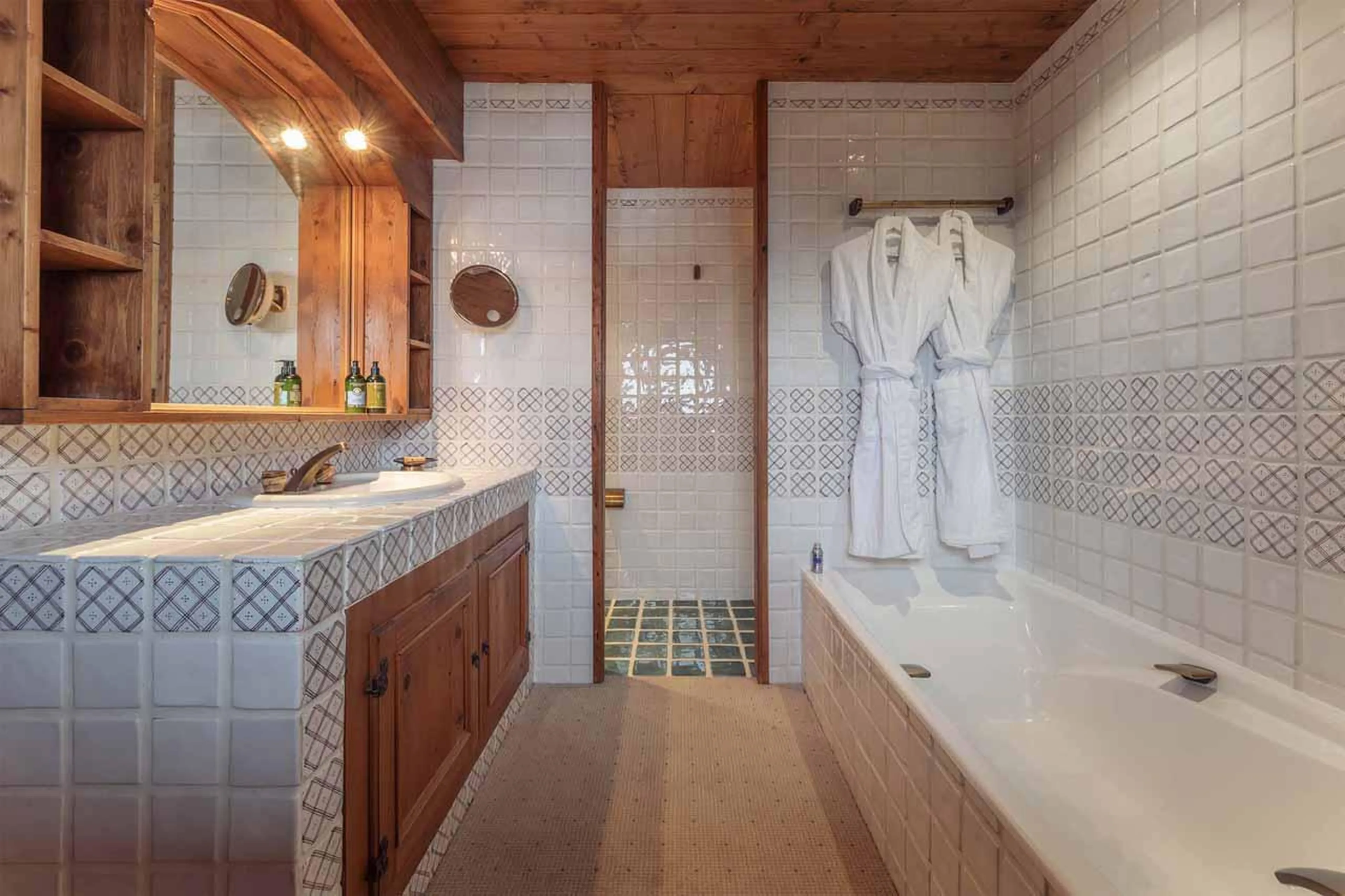 En-suite bathroom in Chalet Margaux, Courchevel 1850