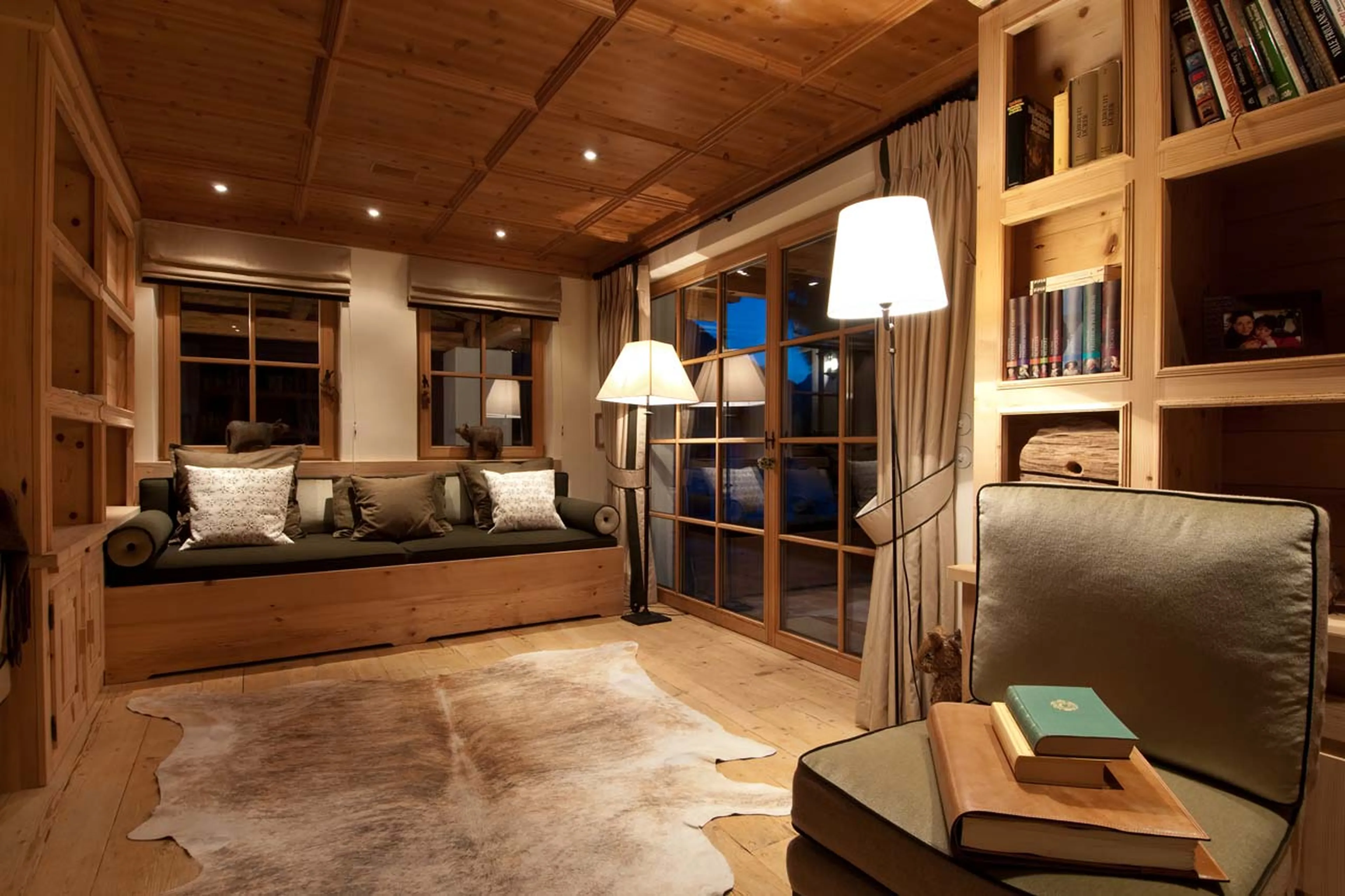 Library of Chalet Maria Schnee in St Anton
