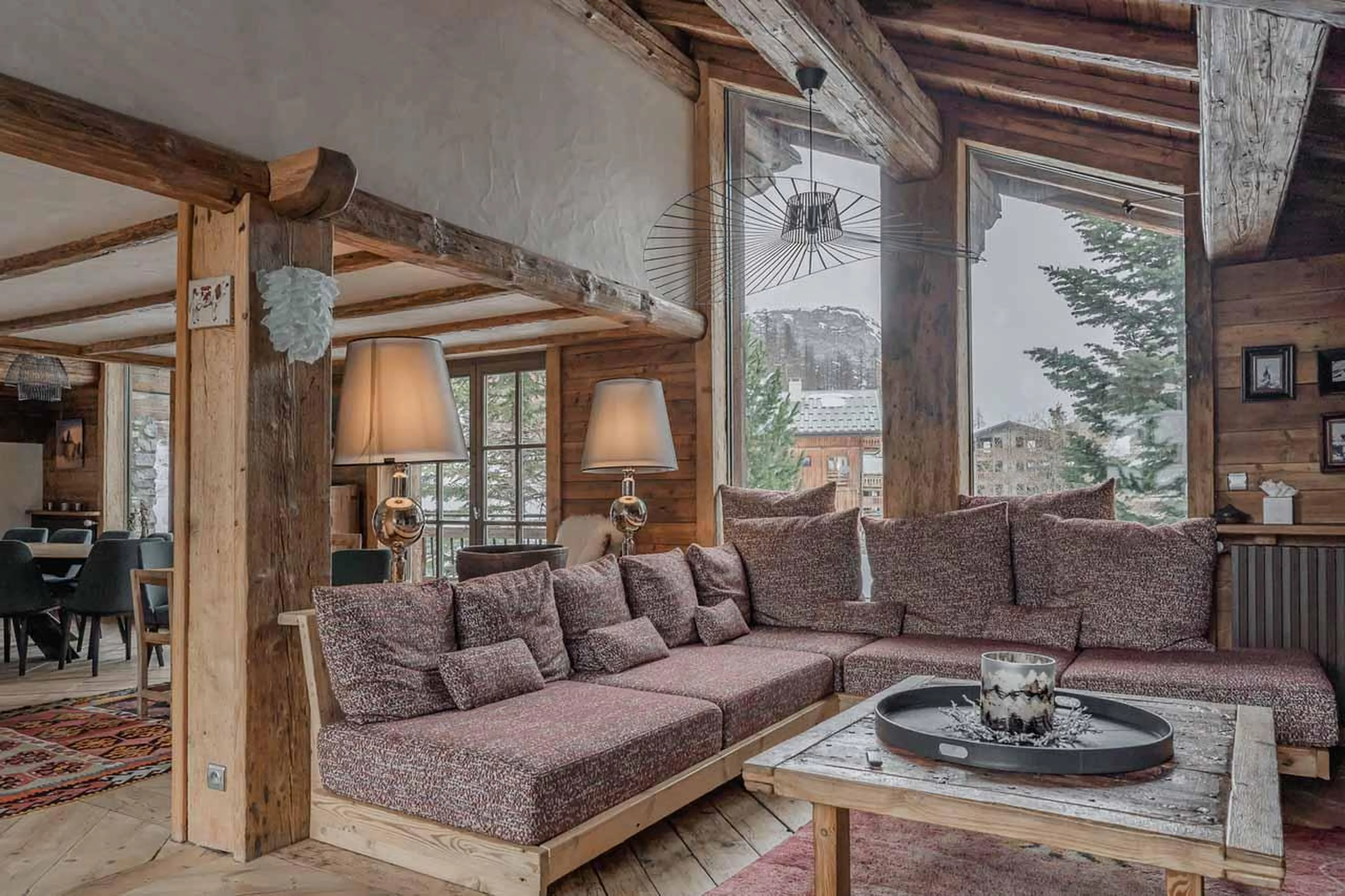 Open-plan living and dining area in Chalet Marie, Val d'Isere