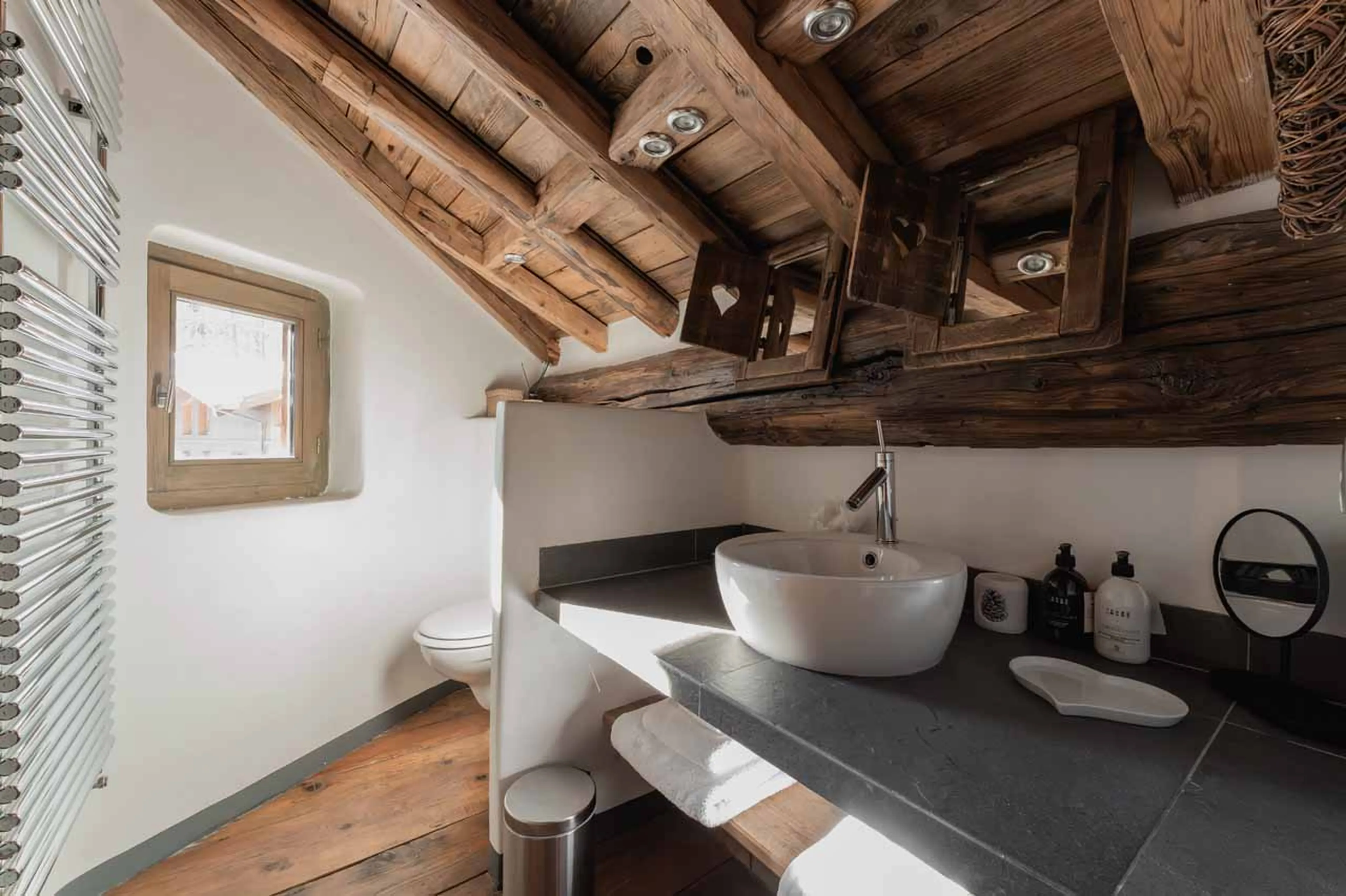 Bedroom 1 en-suite at Chalet Mathilda in Val d'Isere
