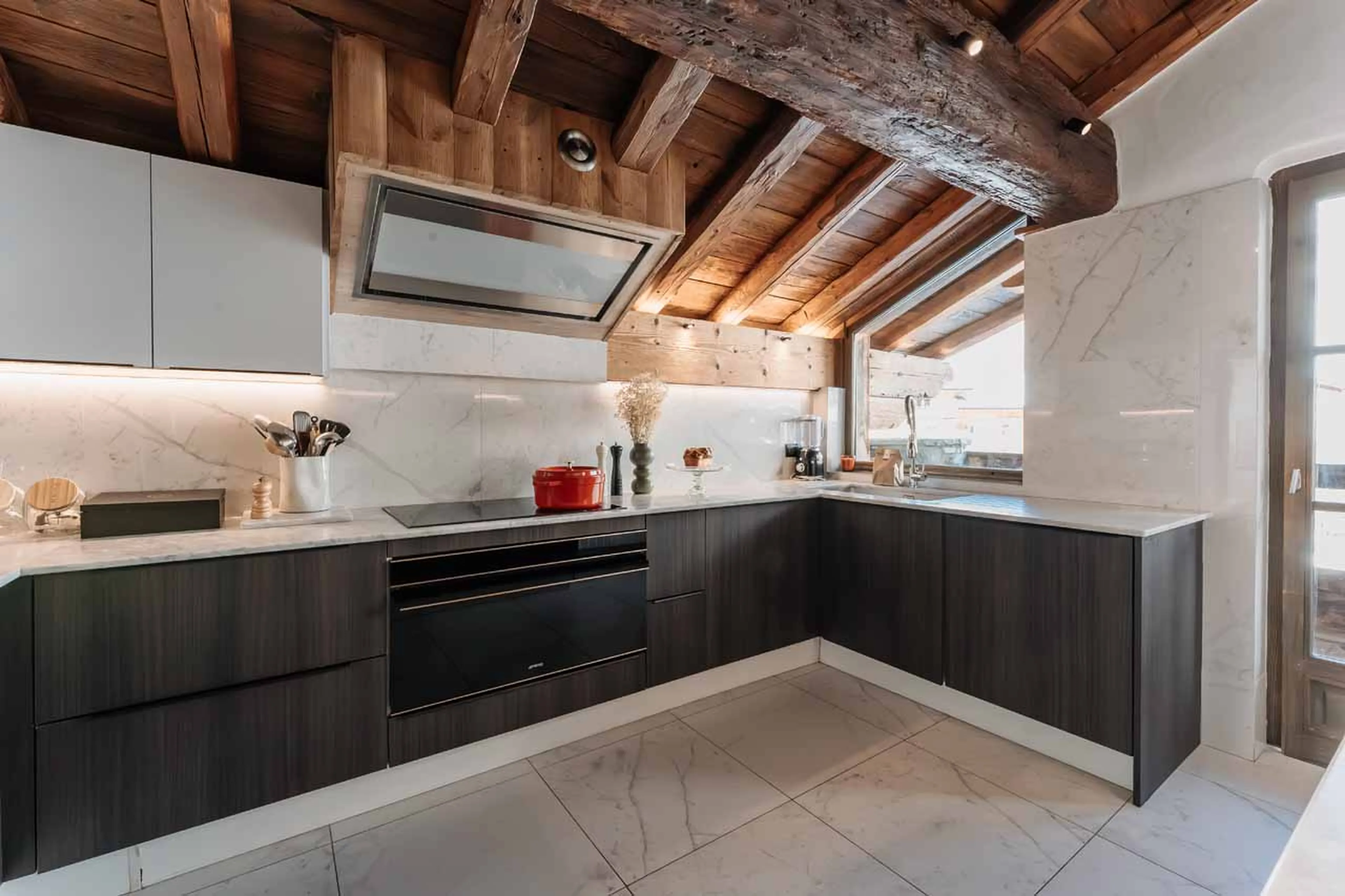 Modern kitchen in Chalet Mathilda, Val d'Isere