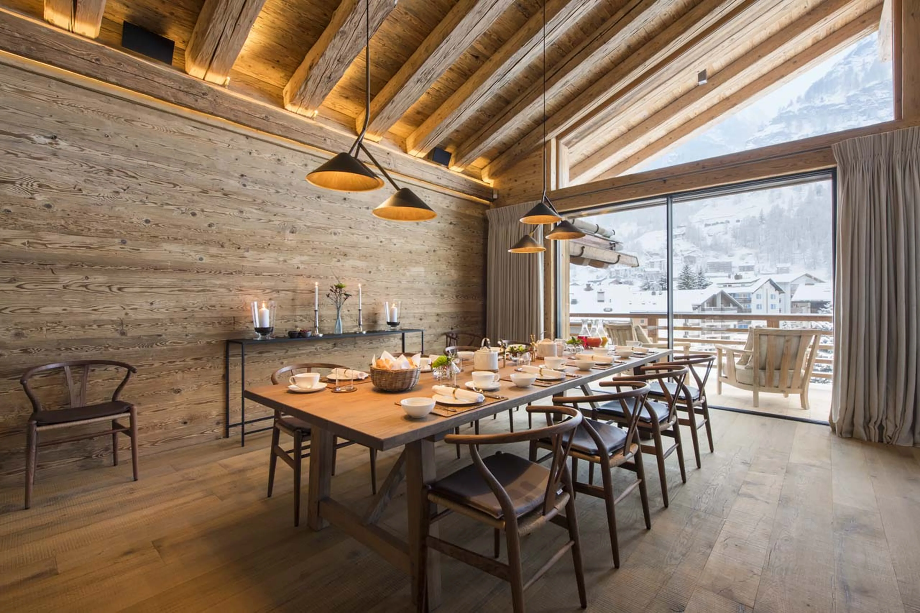 Dining table in Chalet Mckinley in Zermatt