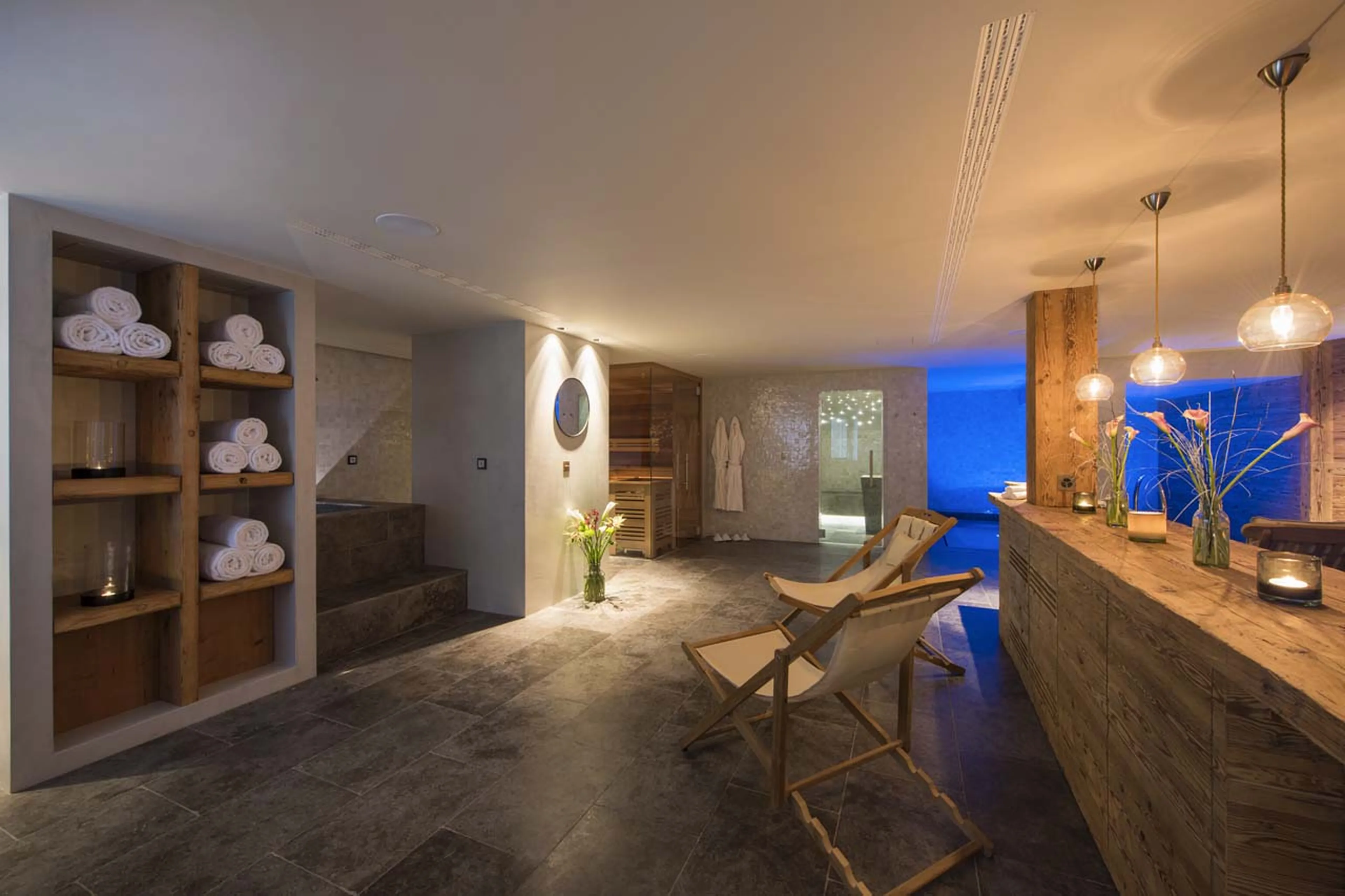 Spa and plunge pool in Chalet Mckinley in Zermatt