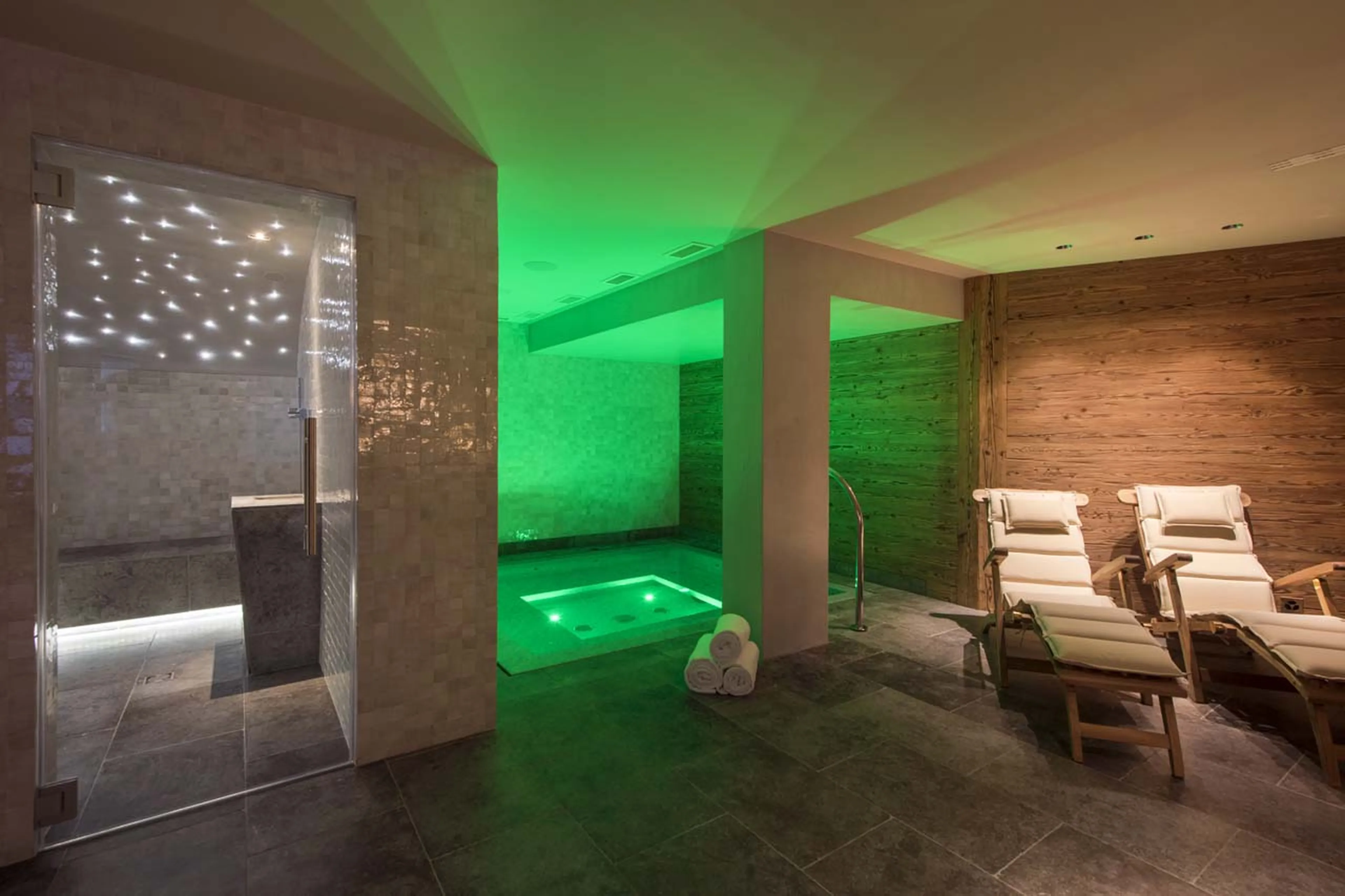 Hammam and hot tub in Chalet Mckinley in Zermatt