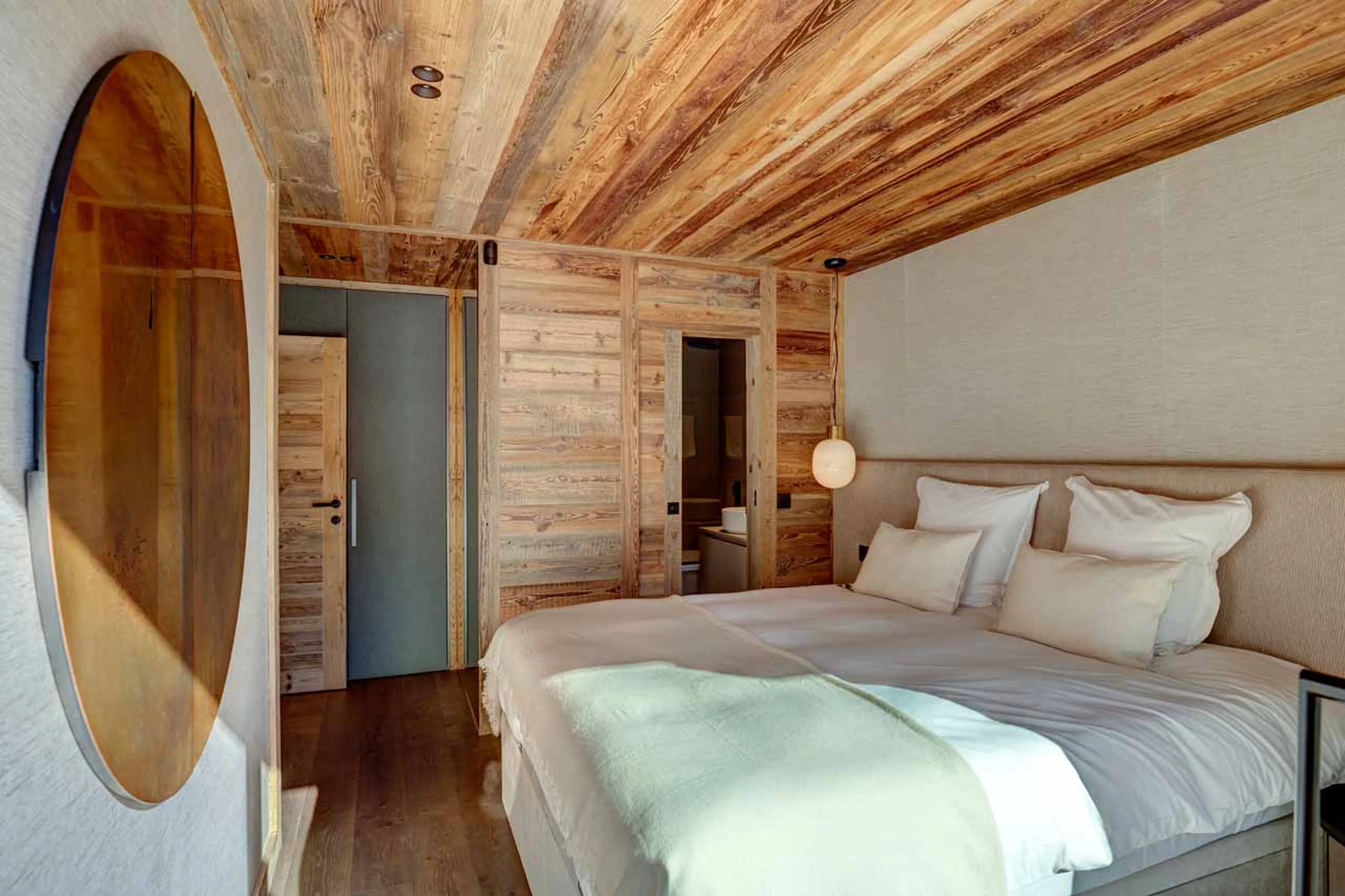 TV in bedroom two at Chalet Menor in Meribel