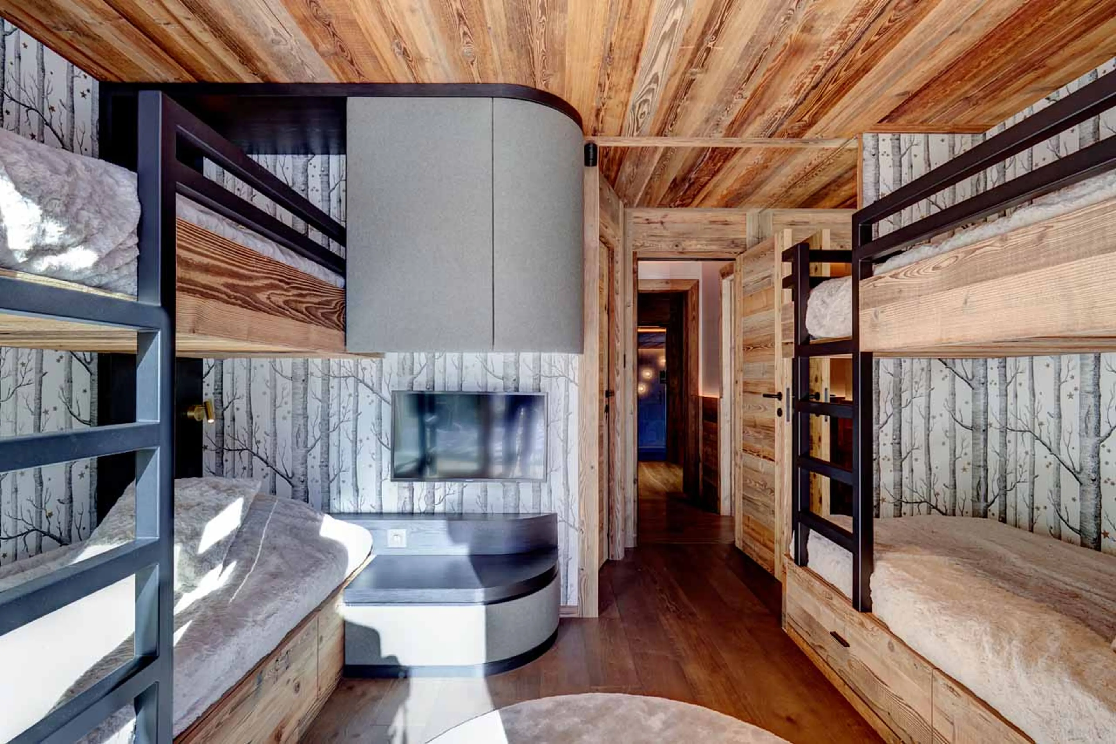 Quad bunk room at Chalet Menor in Meribel