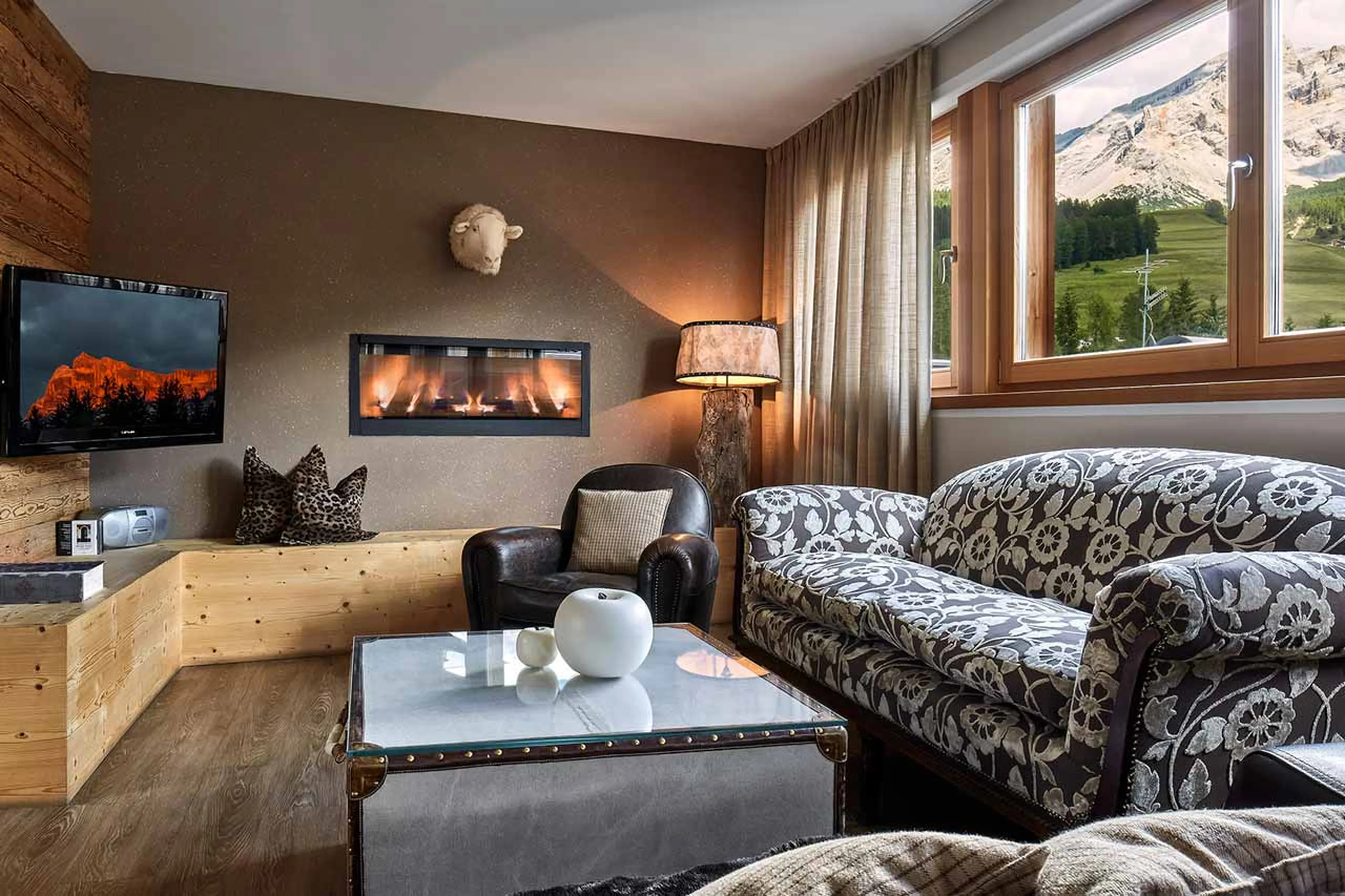 Fireplace and TV in living area of Chalet Mi Amur in Alta Badia