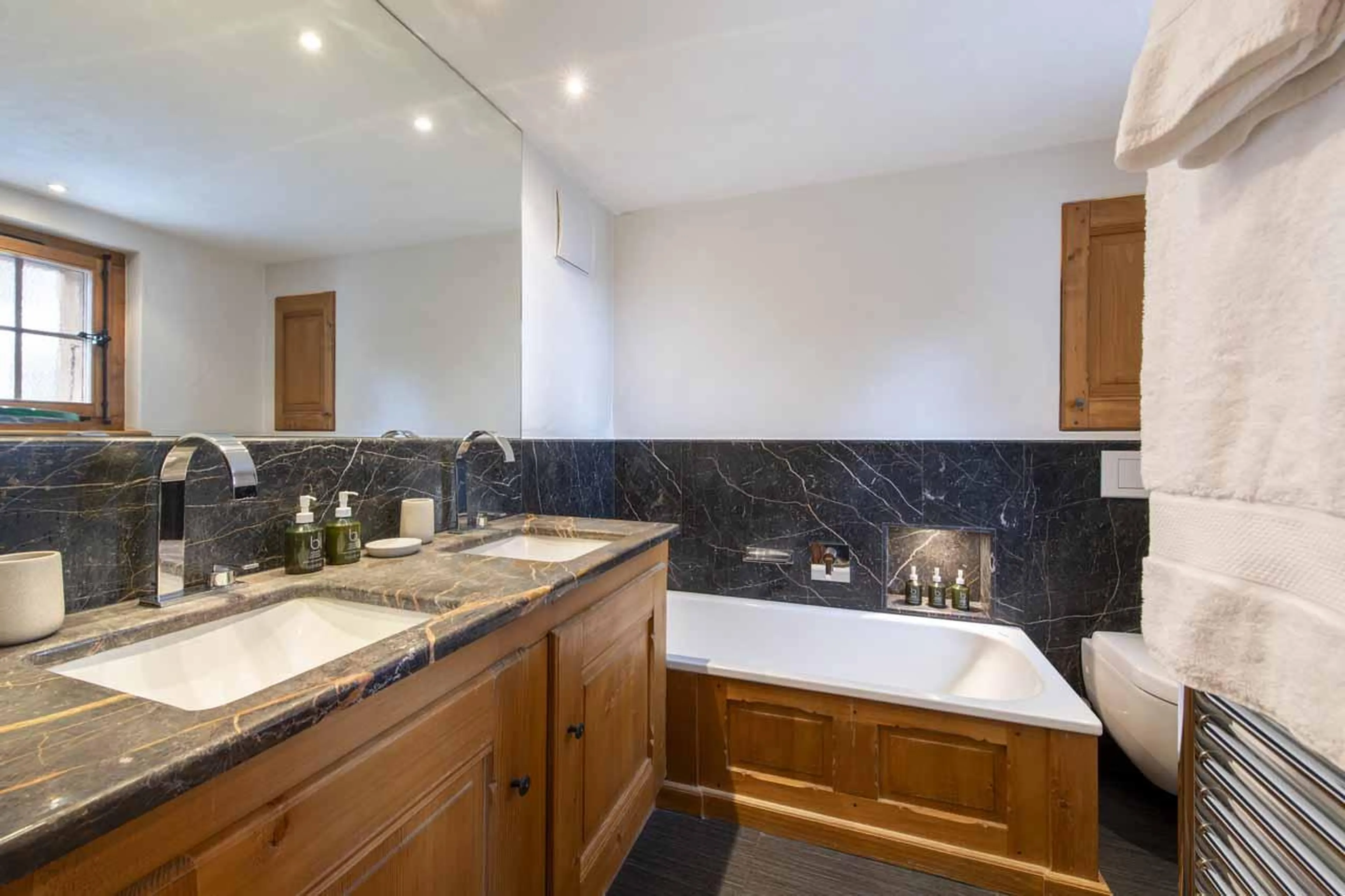 En-suite bathroom in Chalet Milou in Verbier