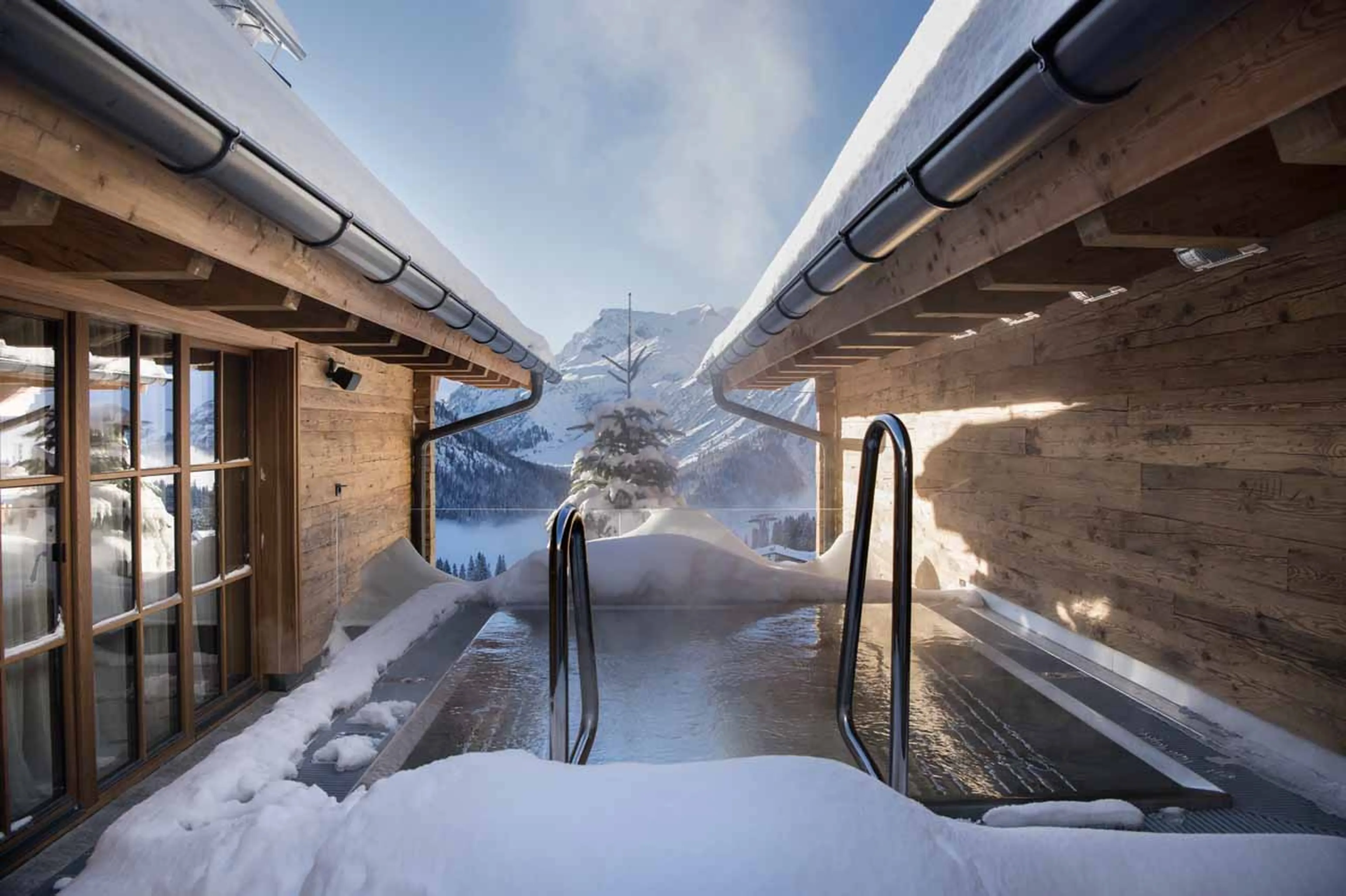 Outdoor Jacuzzi at Chalet Mimi in Lech