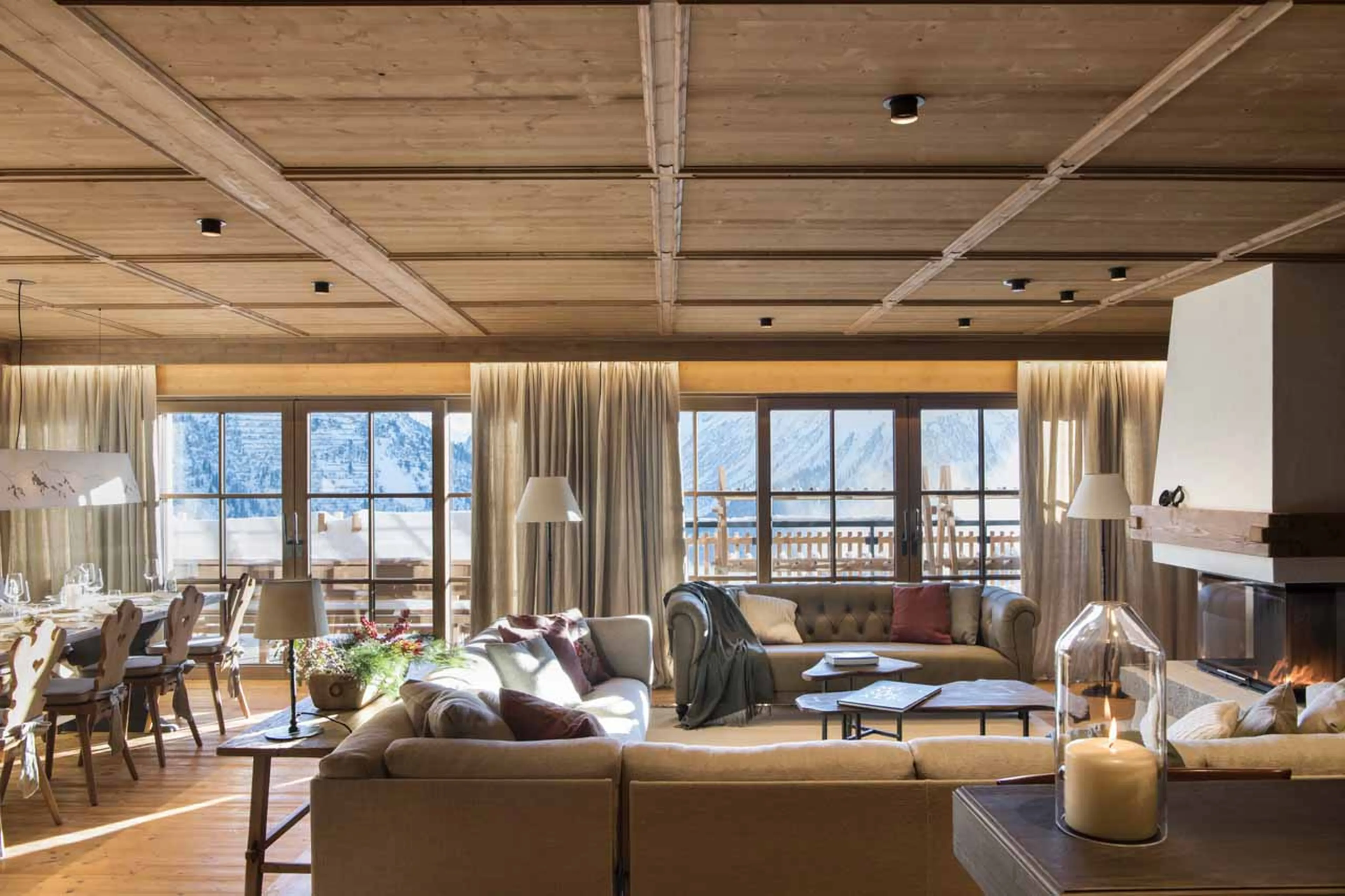 Open-plan living area of Chalet Mimi in Oberlech