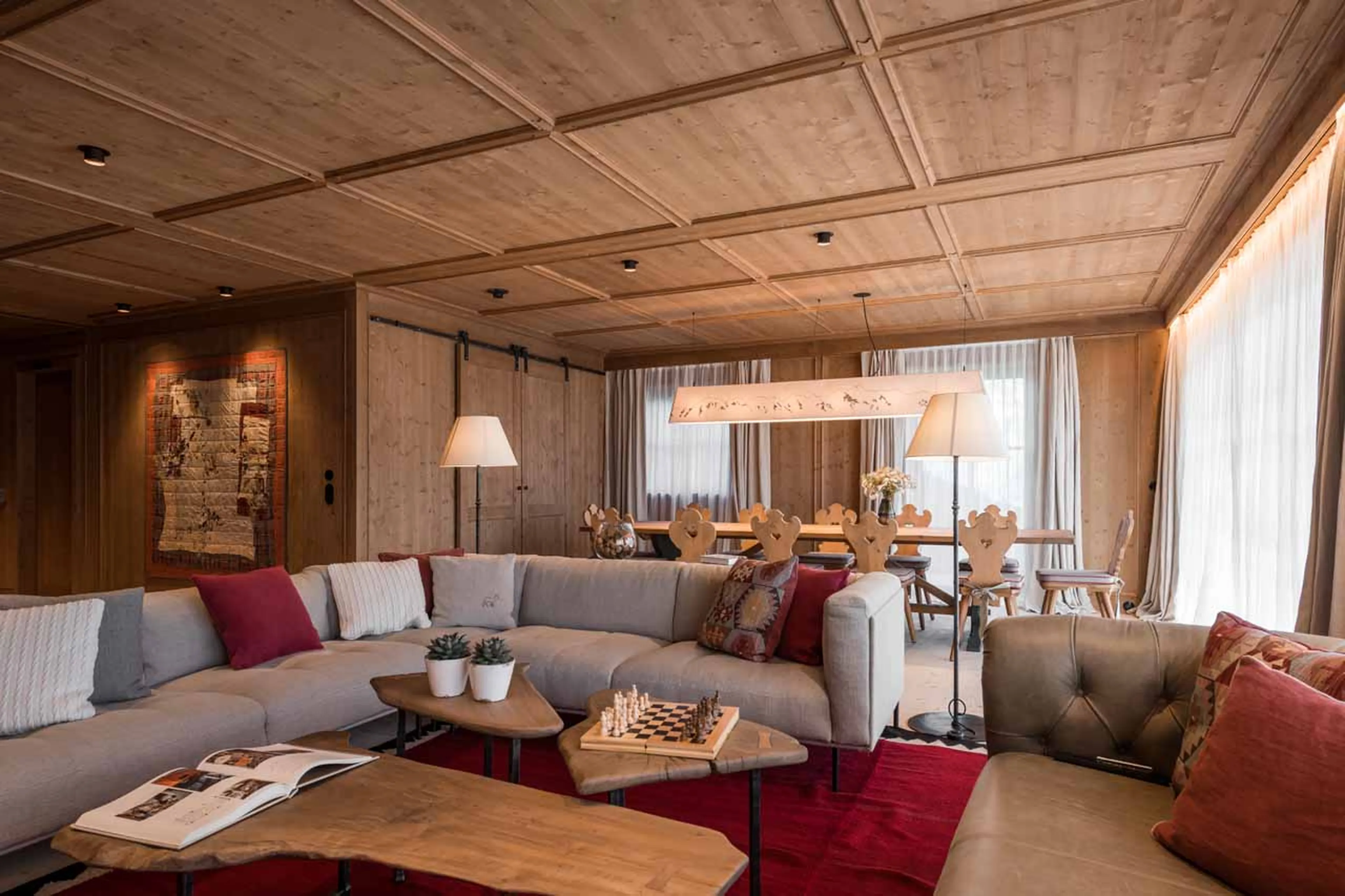 Living room and bar at Chalet Mimi in Oberlech
