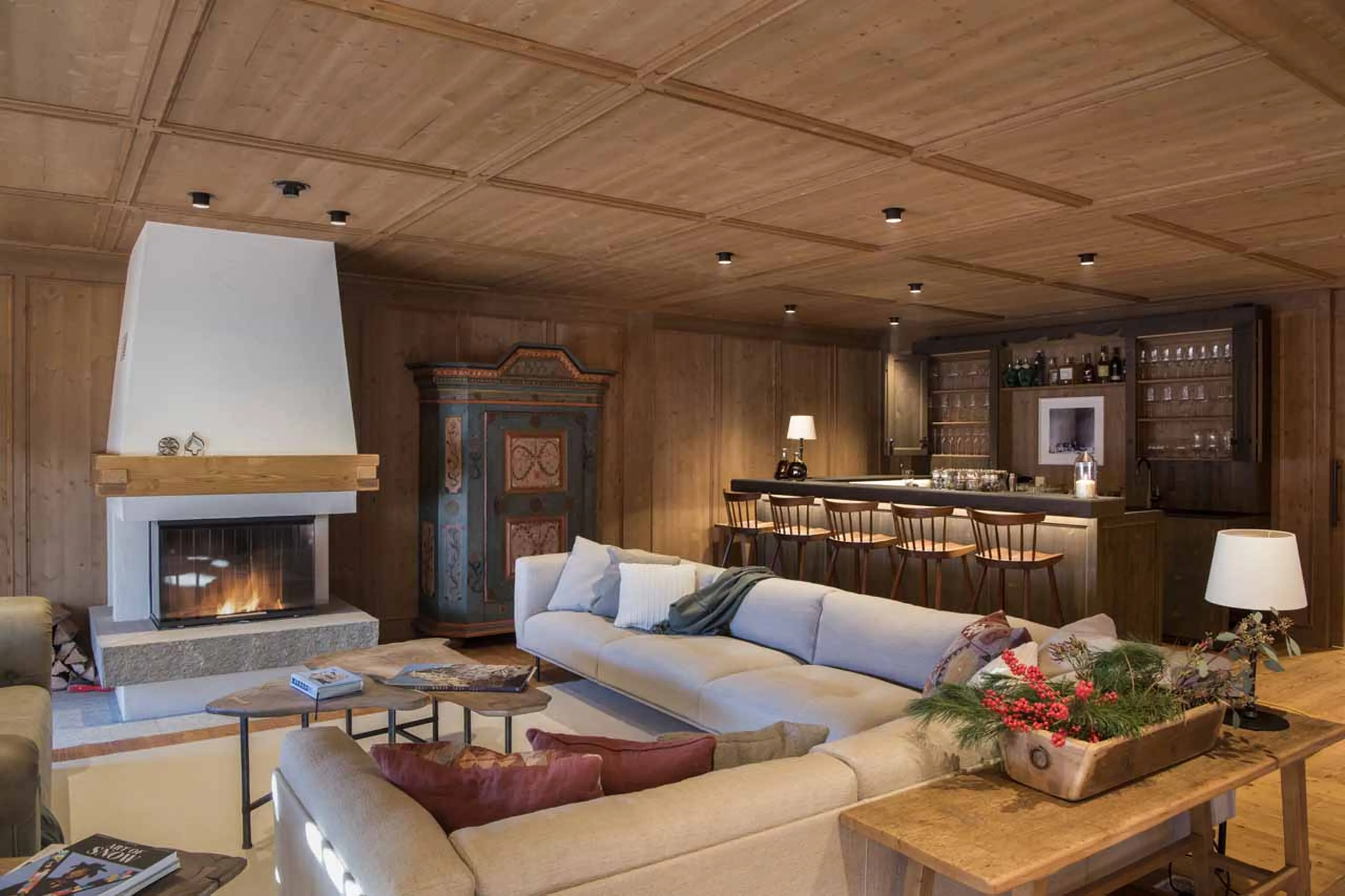 Living room and bar at Chalet Mimi in Oberlech
