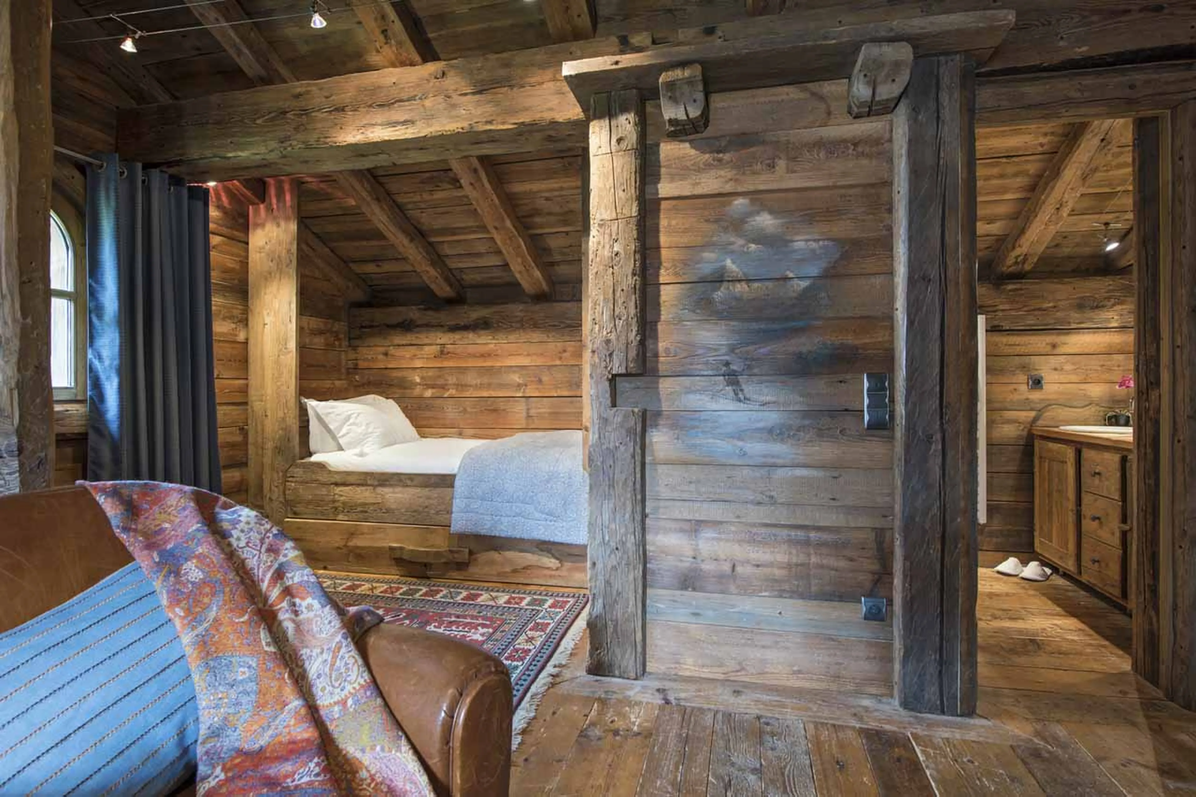 Trundle beds in family suite of Chalet Montana in Courchevel 1850