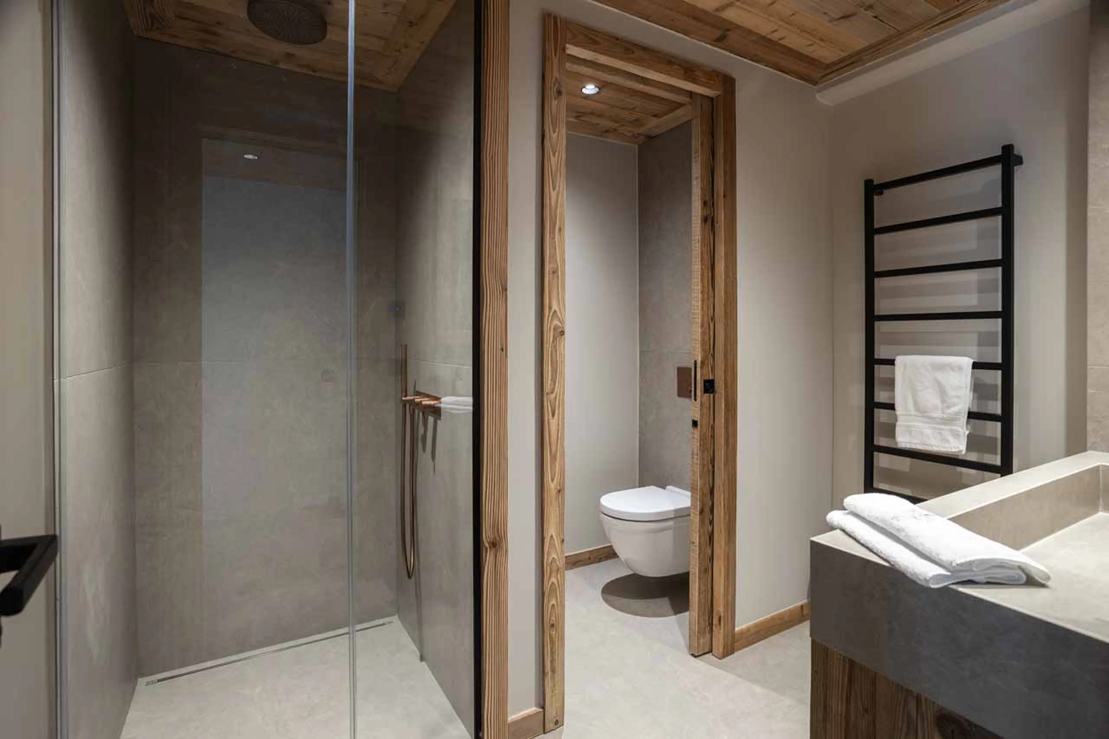 Bedroom 2 en-suite of Chalet Montana in St Martin de Belleville
