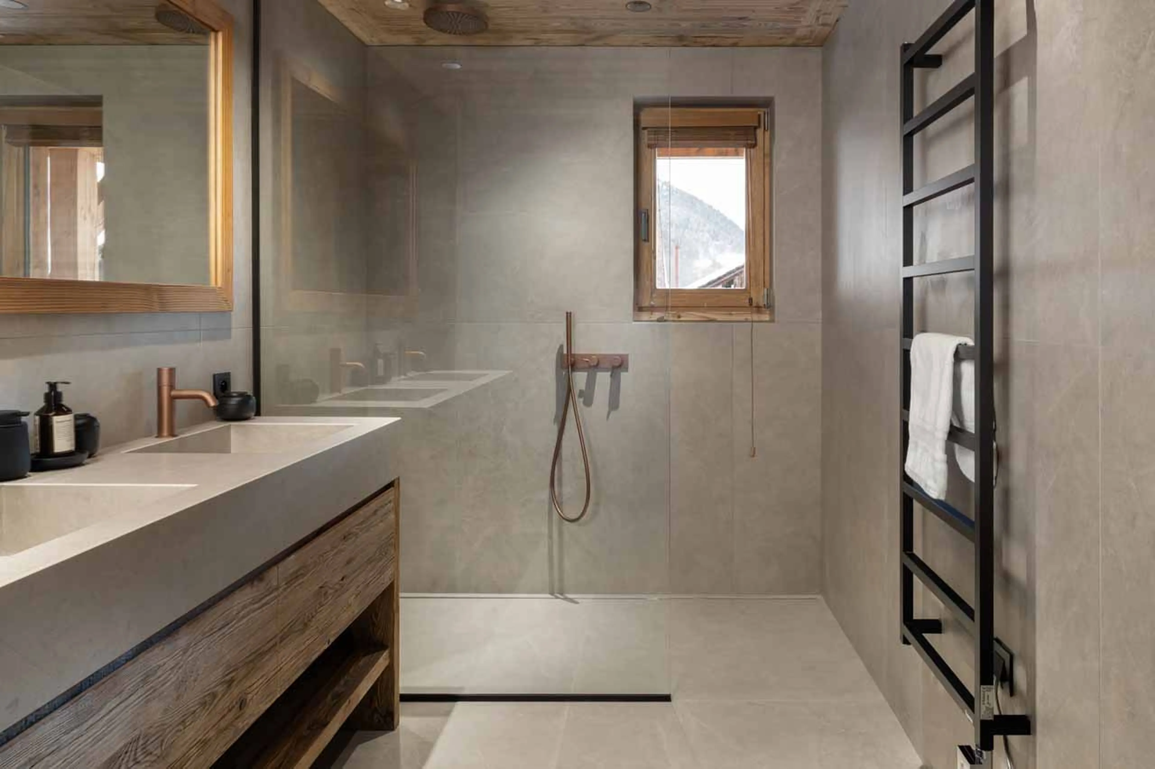 Bedroom 5 en-suite of Chalet Montana in St Martin de Belleville
