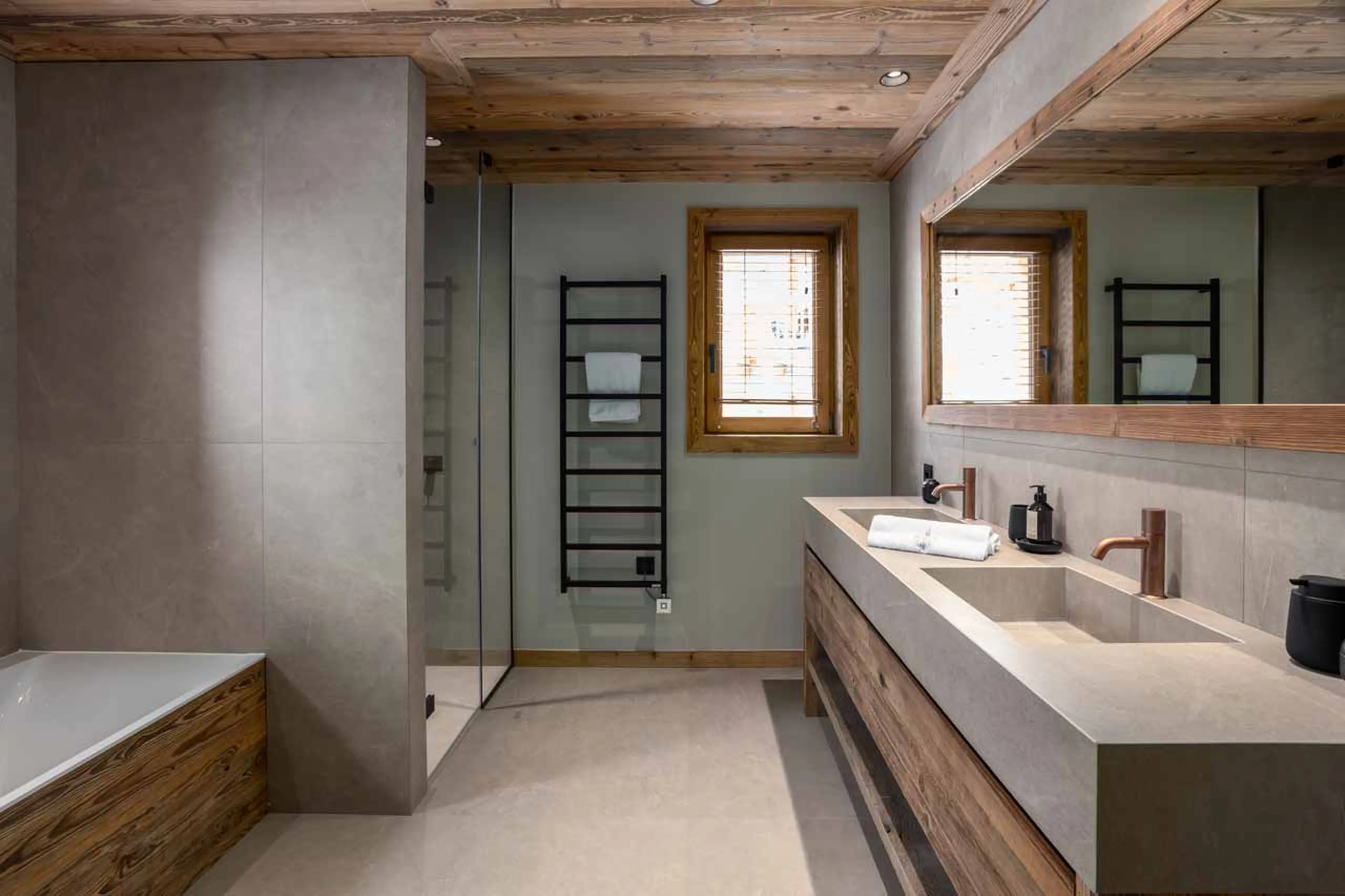 Bedroom 6 en-suite of Chalet Montana in St Martin de Belleville