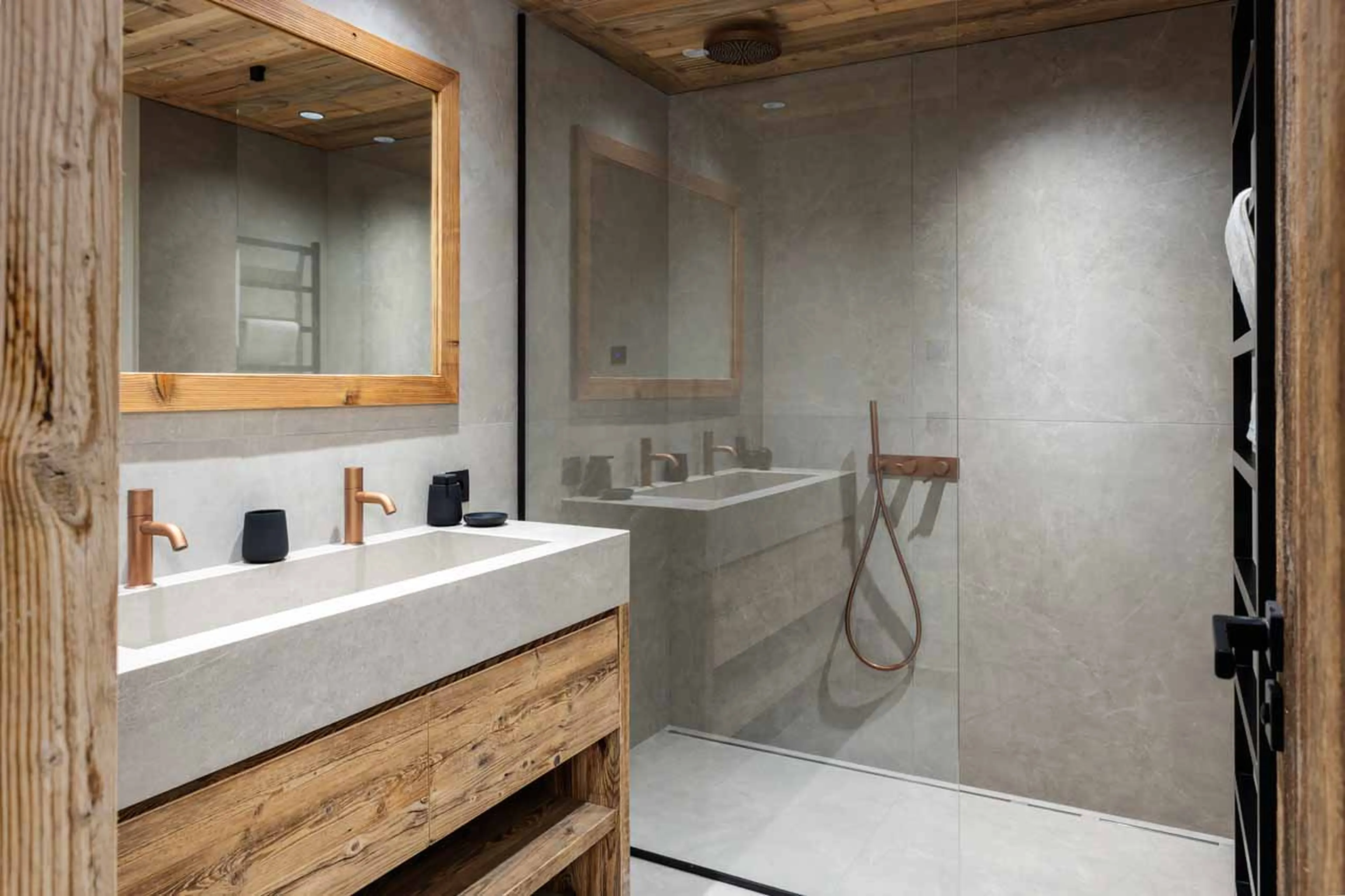 Bedroom 7 en-suite of Chalet Montana in St Martin de Belleville