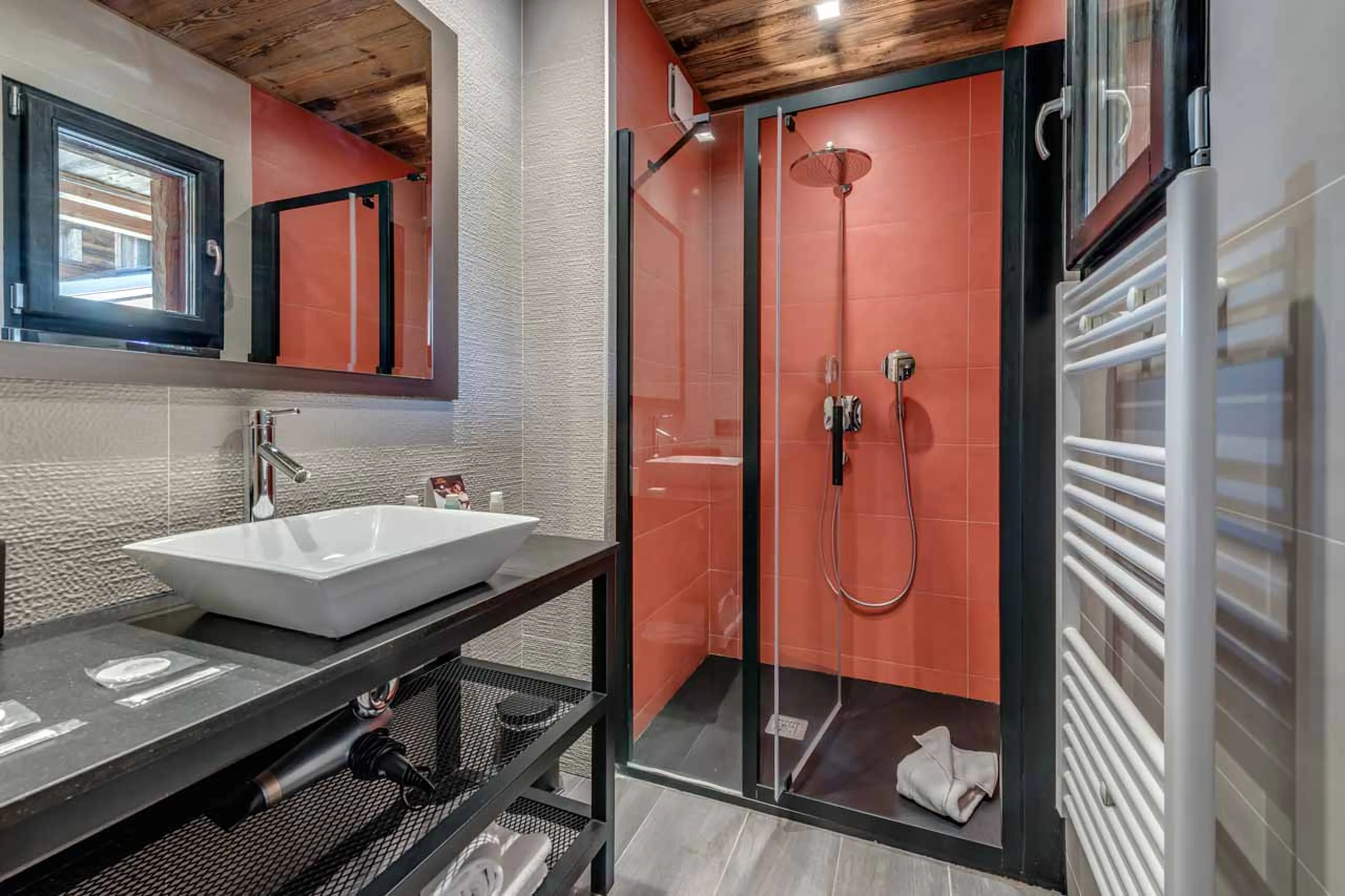 Bedroom 4 en-suite at Chalet Monts in Tignes