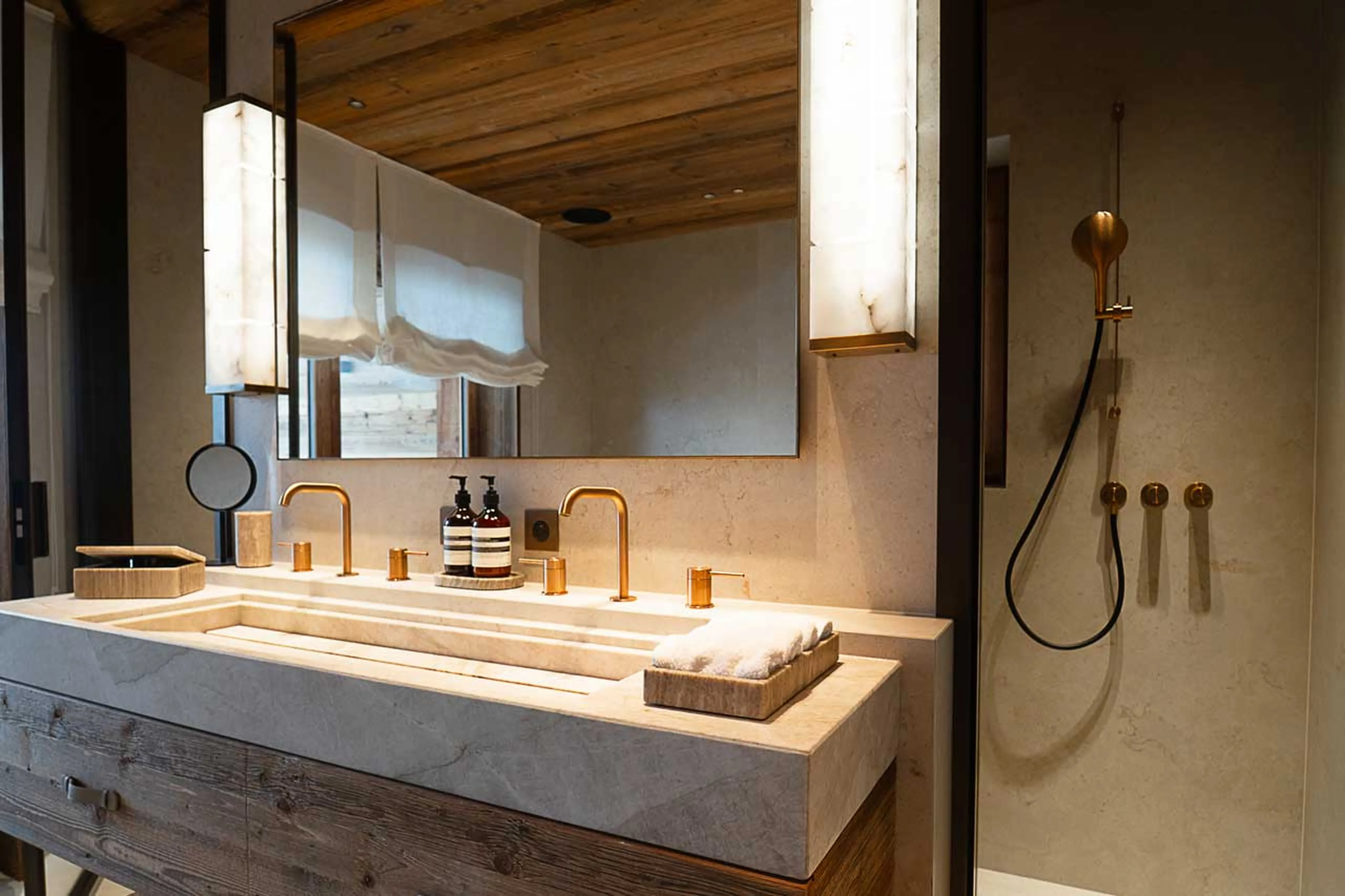 Bedroom 1 en-suite at Chalet Moon 1850 in Courchevel 1850