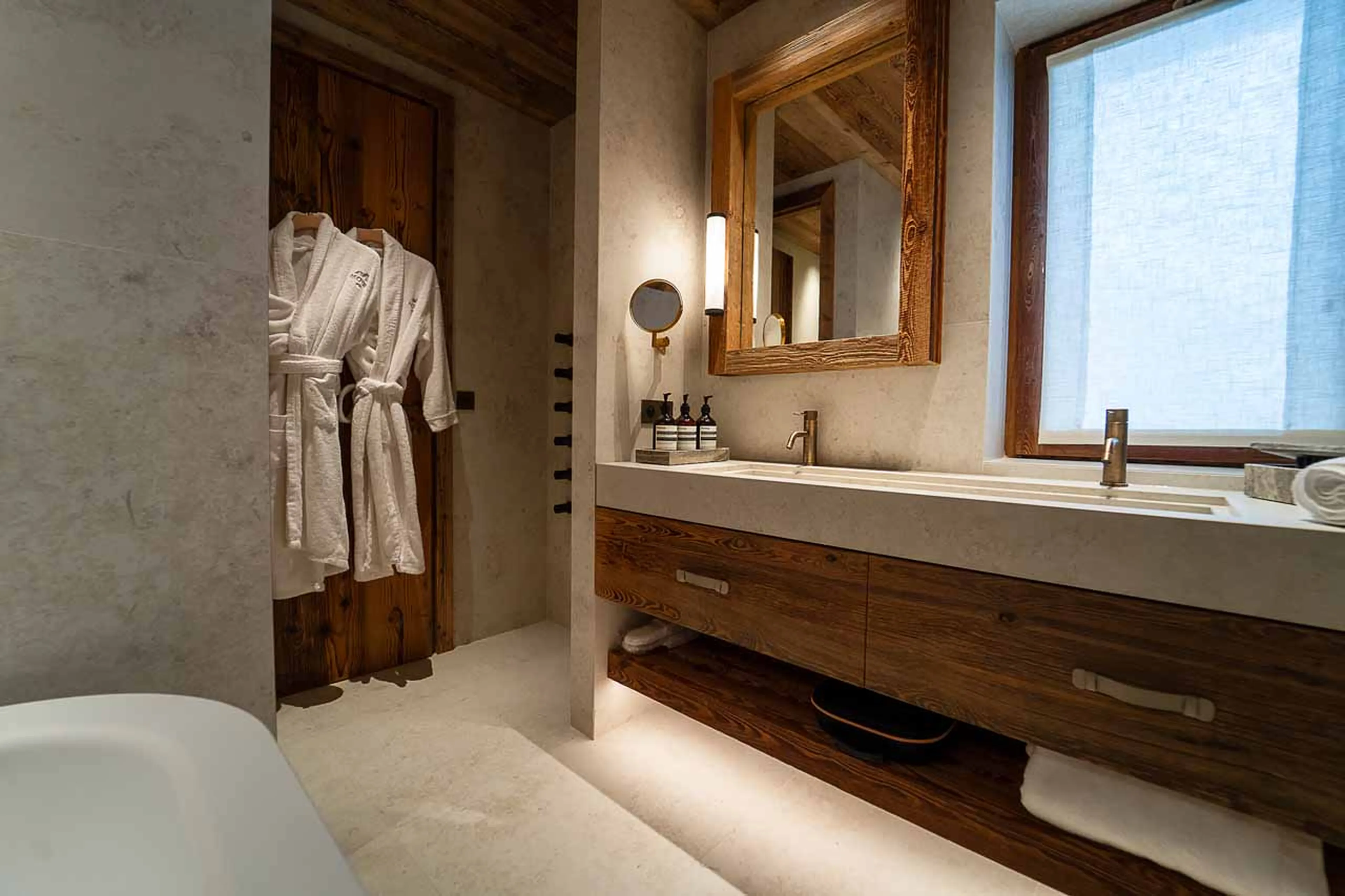 Bedroom 6 en-suite at Chalet Moon 1850 in Courchevel 1850