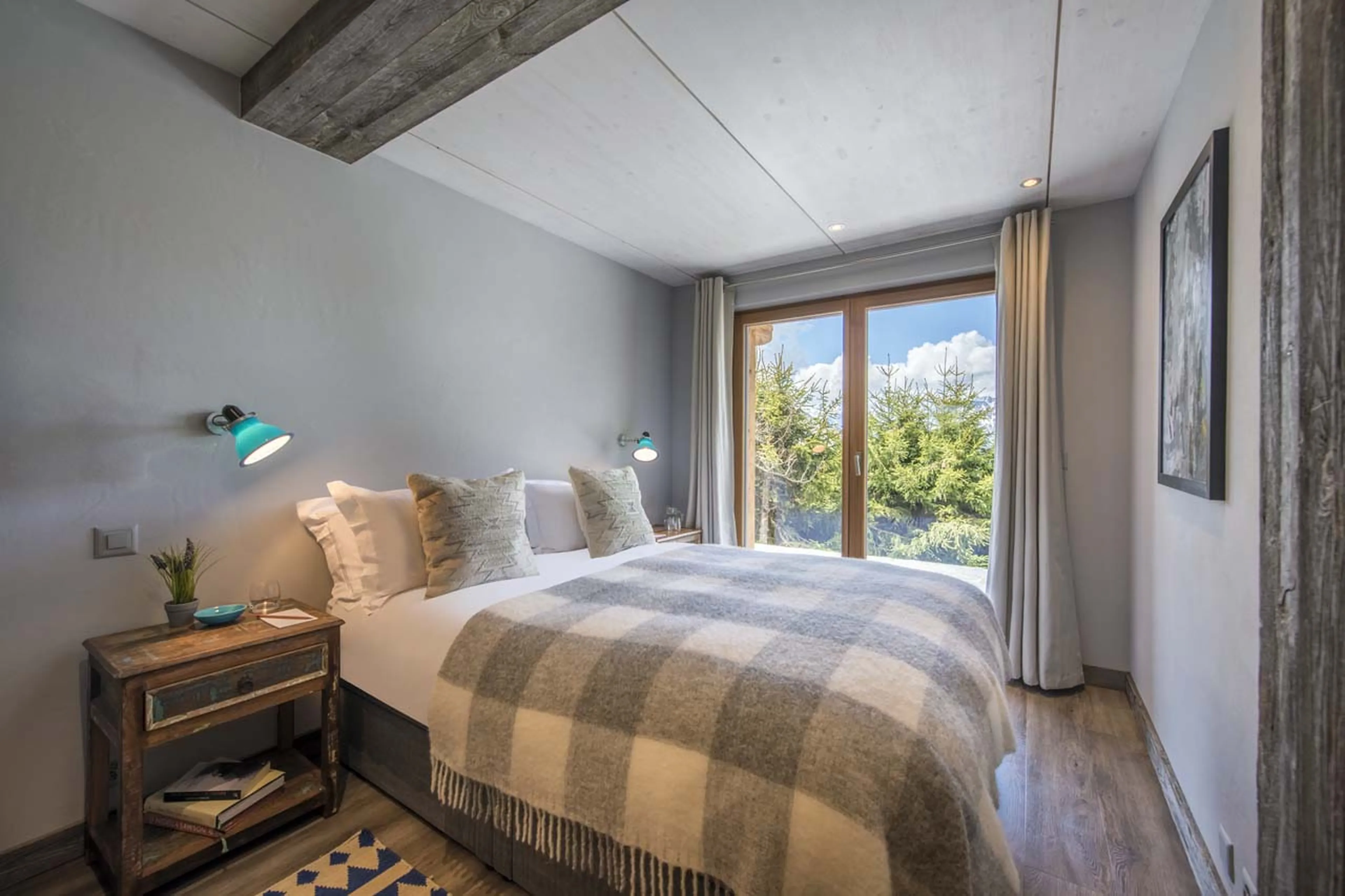 Access to terrace from bedroom at Chalet Mowgli in Verbier
