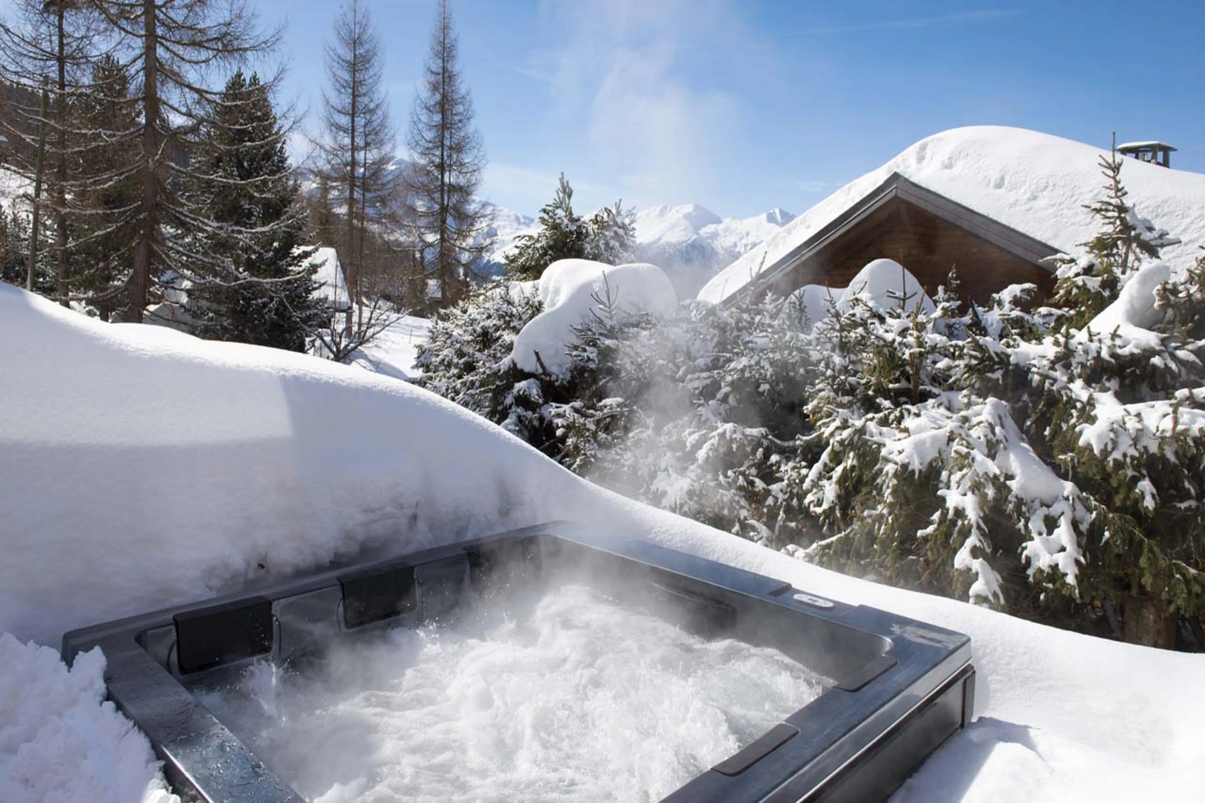 Outdoor hot tub at Chalet Mowgli in Verbier