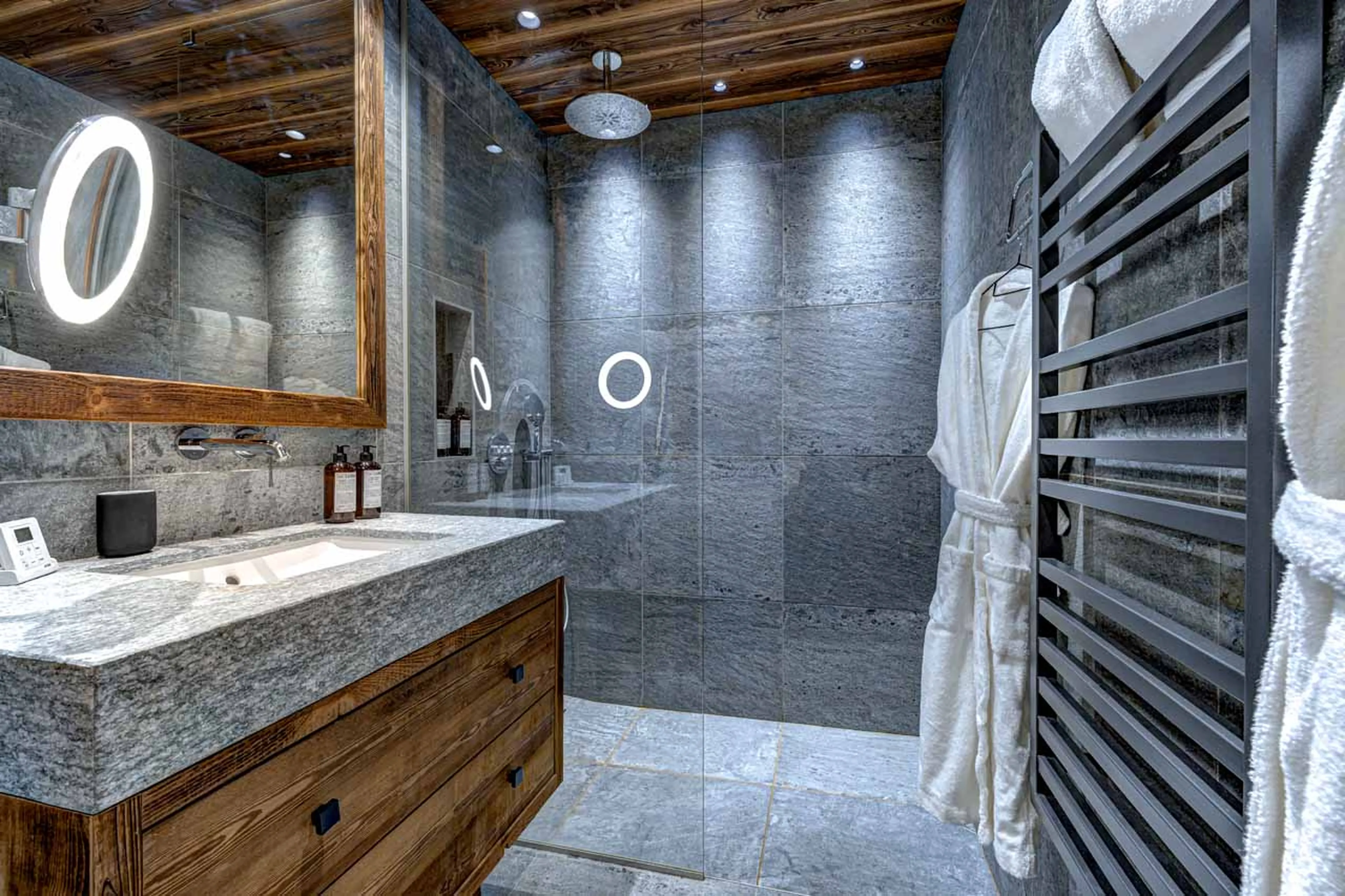 Bedroom 2 en-suite at Chalet Myriam in Meribel