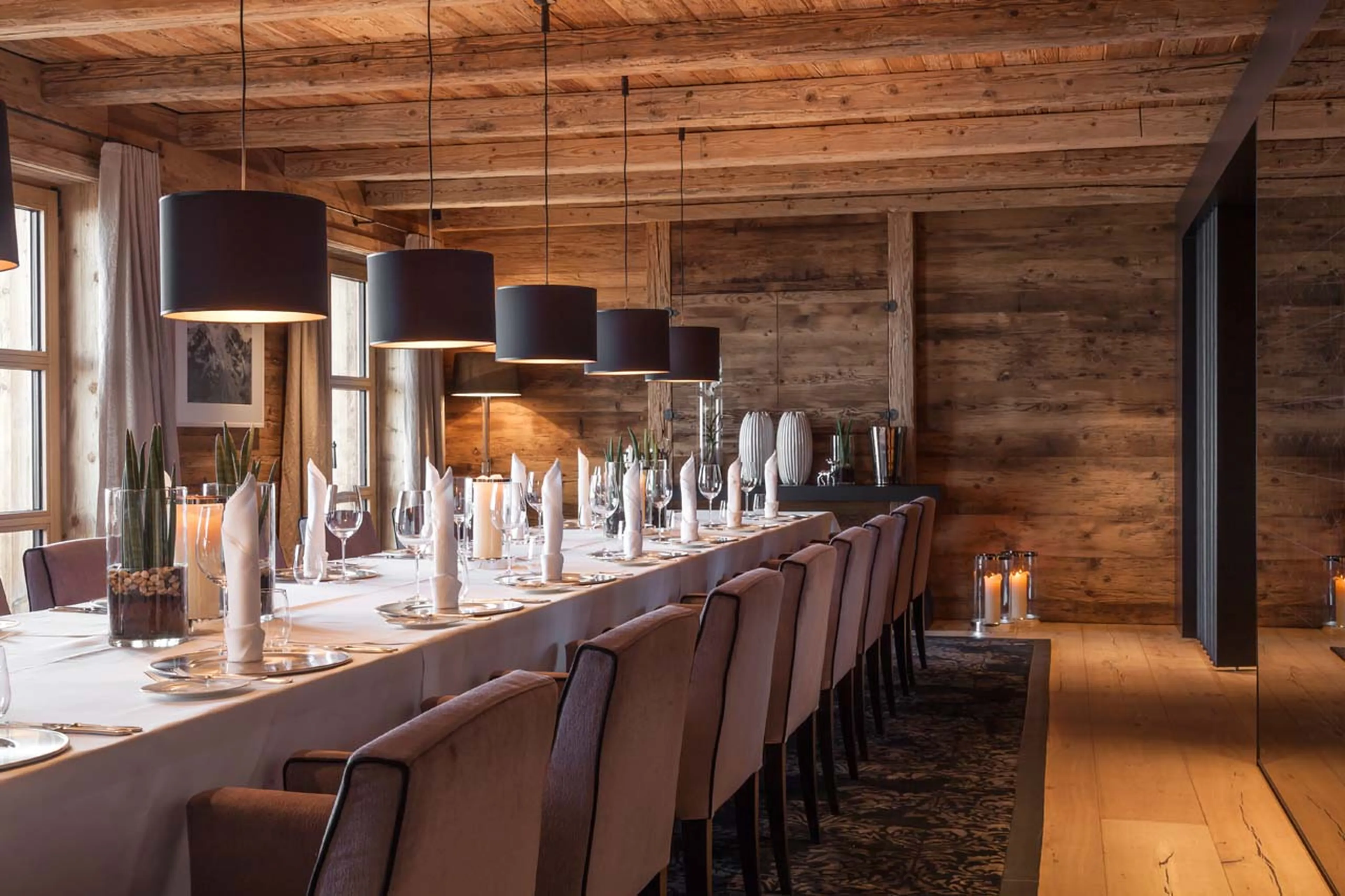 Extensive dining table at Exterior of Chalet N in Lech