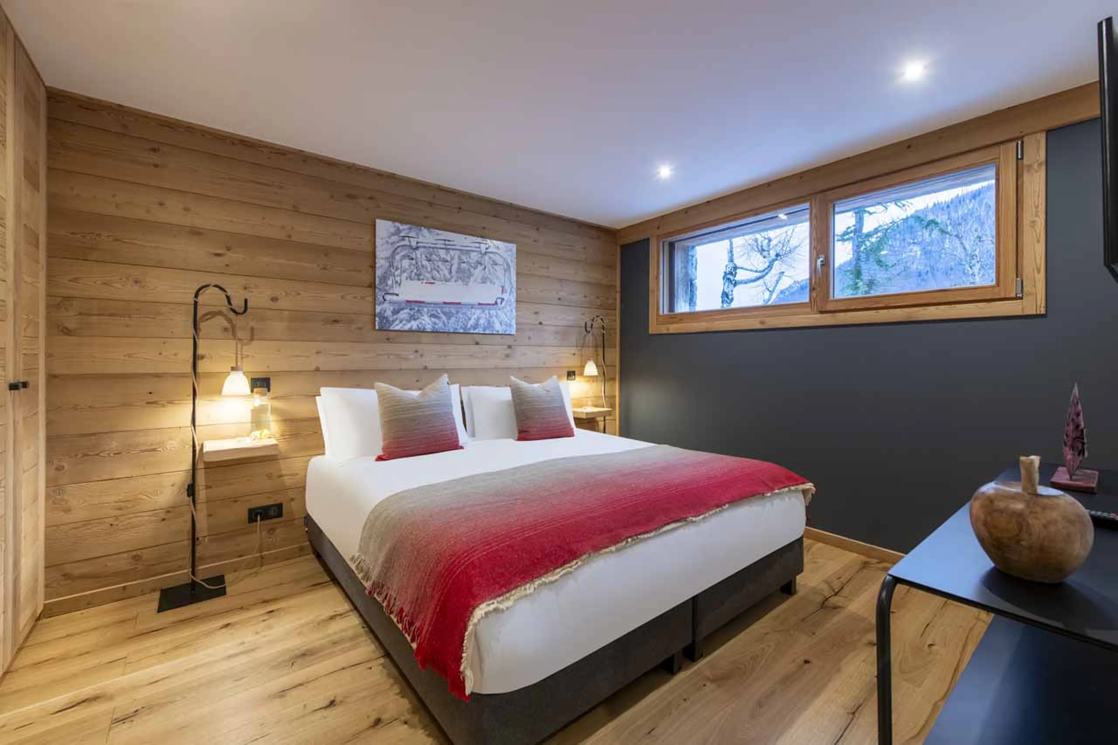 Double bedroom with en suite shower room in Chalet Nanook, Morzine