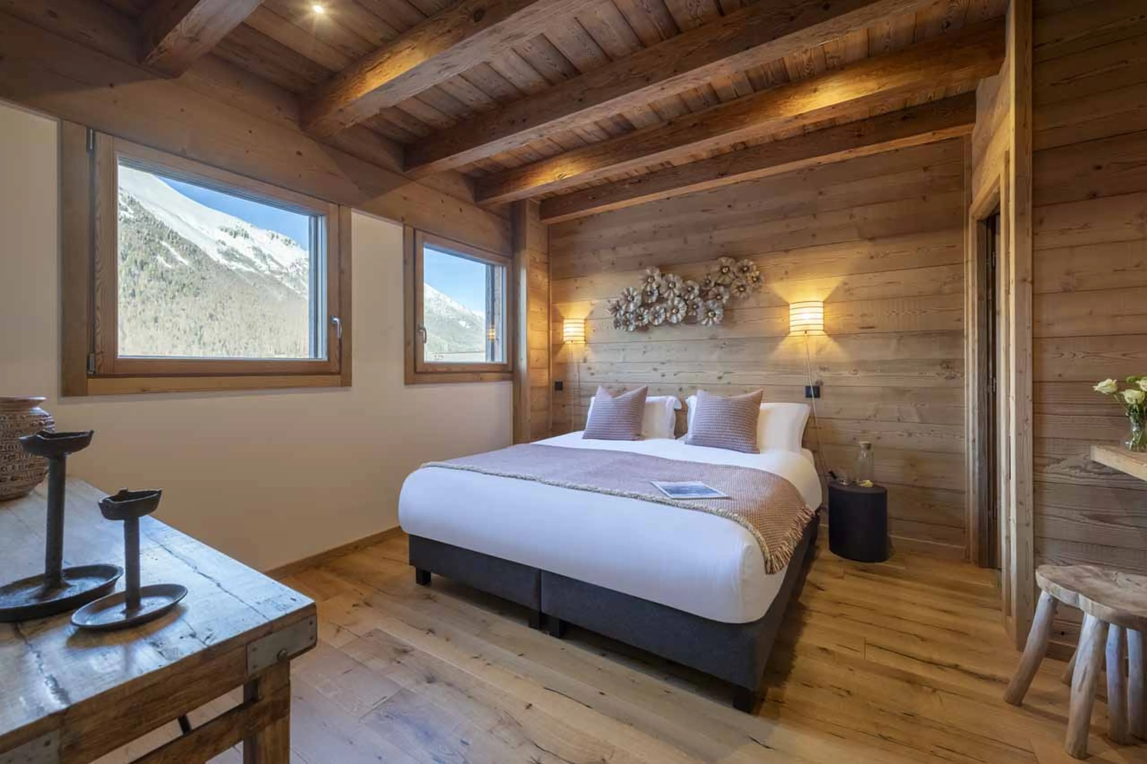 Double bedroom with en-suite shower room in Chalet Nanook, Morzine