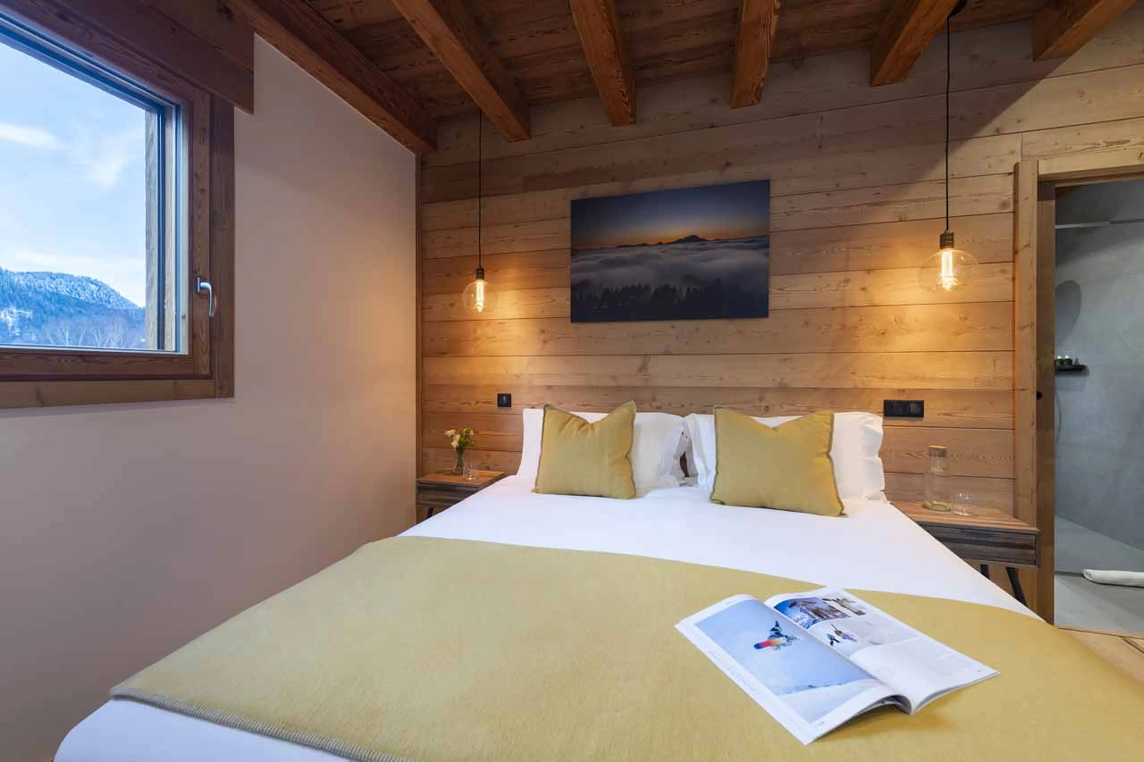 Double bedroom with en-suite shower room in Chalet Nanook, Morzine