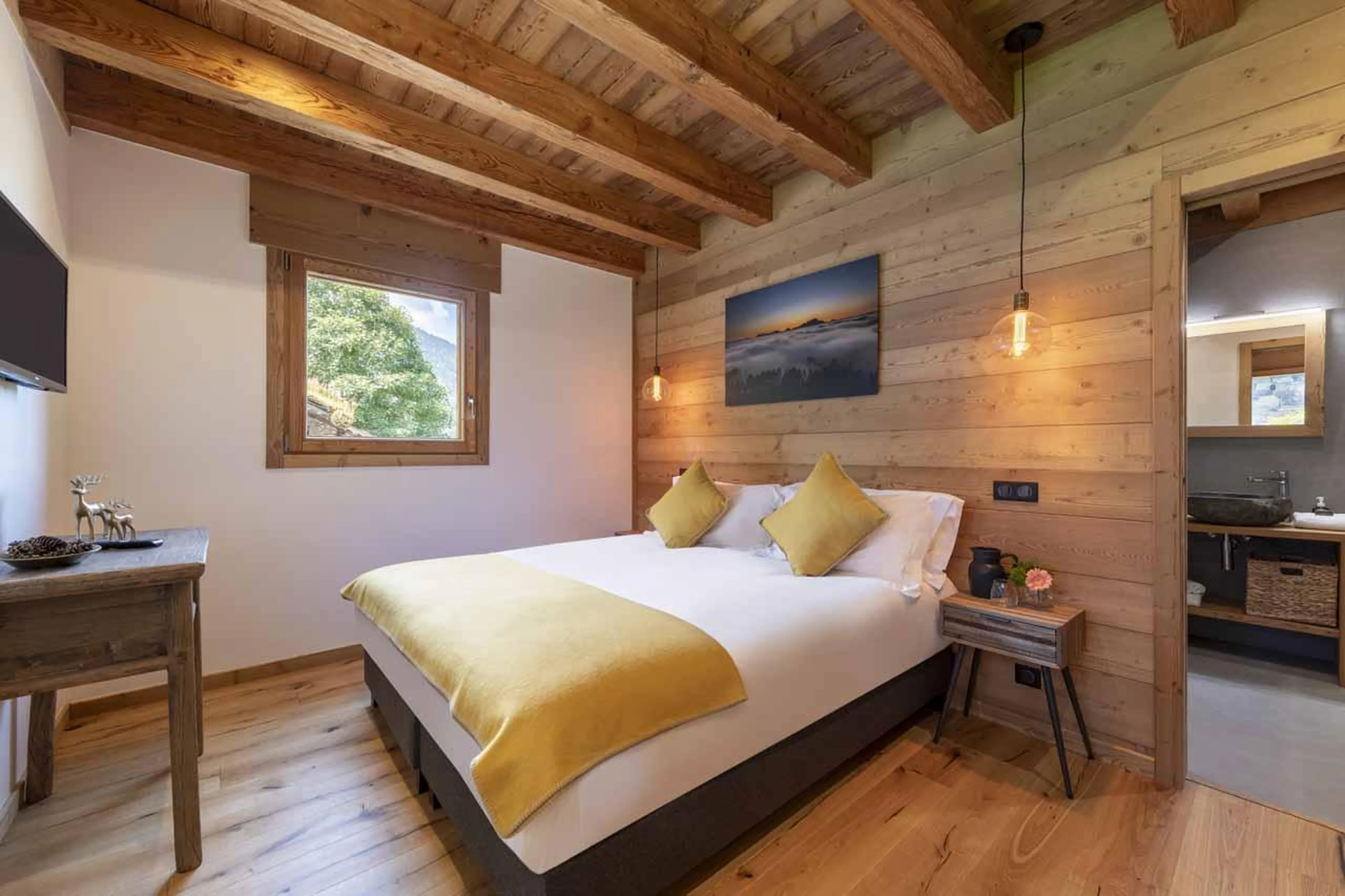 Double bedroom with en-suite shower room in Chalet Nanook, Morzine