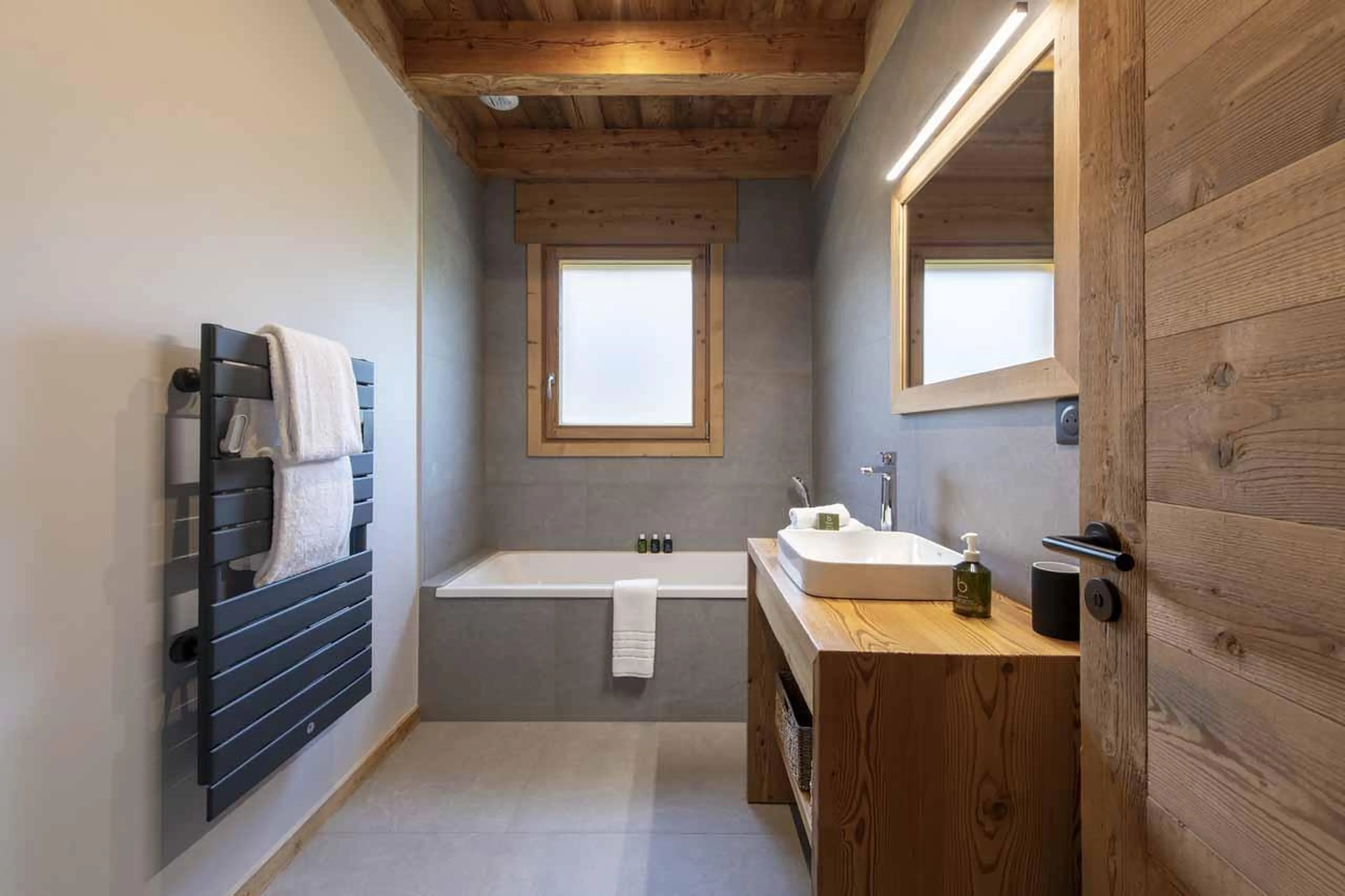 En-suite bathroom in Chalet Nanook, Morzine