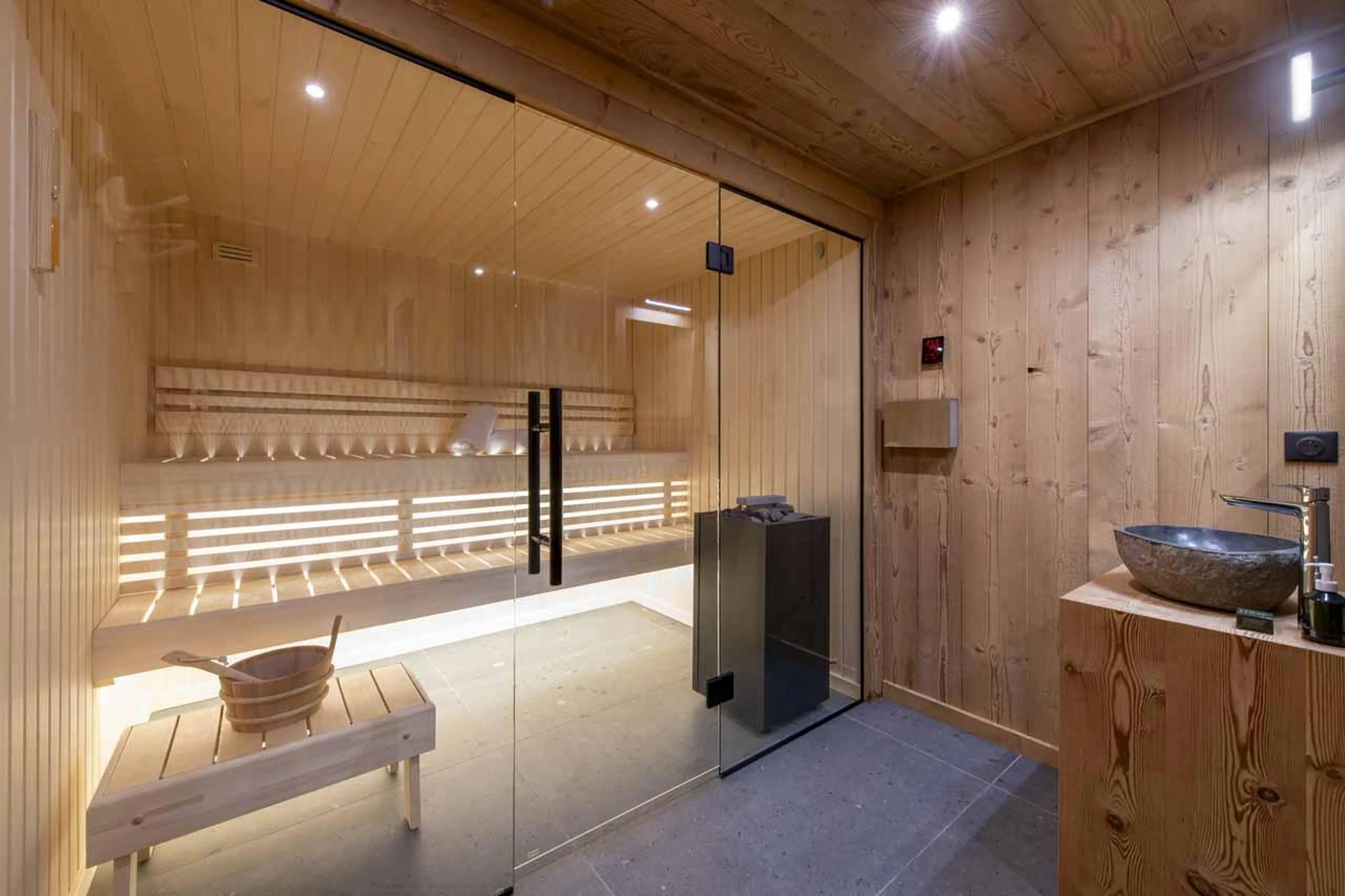 Glass-fronted sauna in Chalet Nanook, Morzine