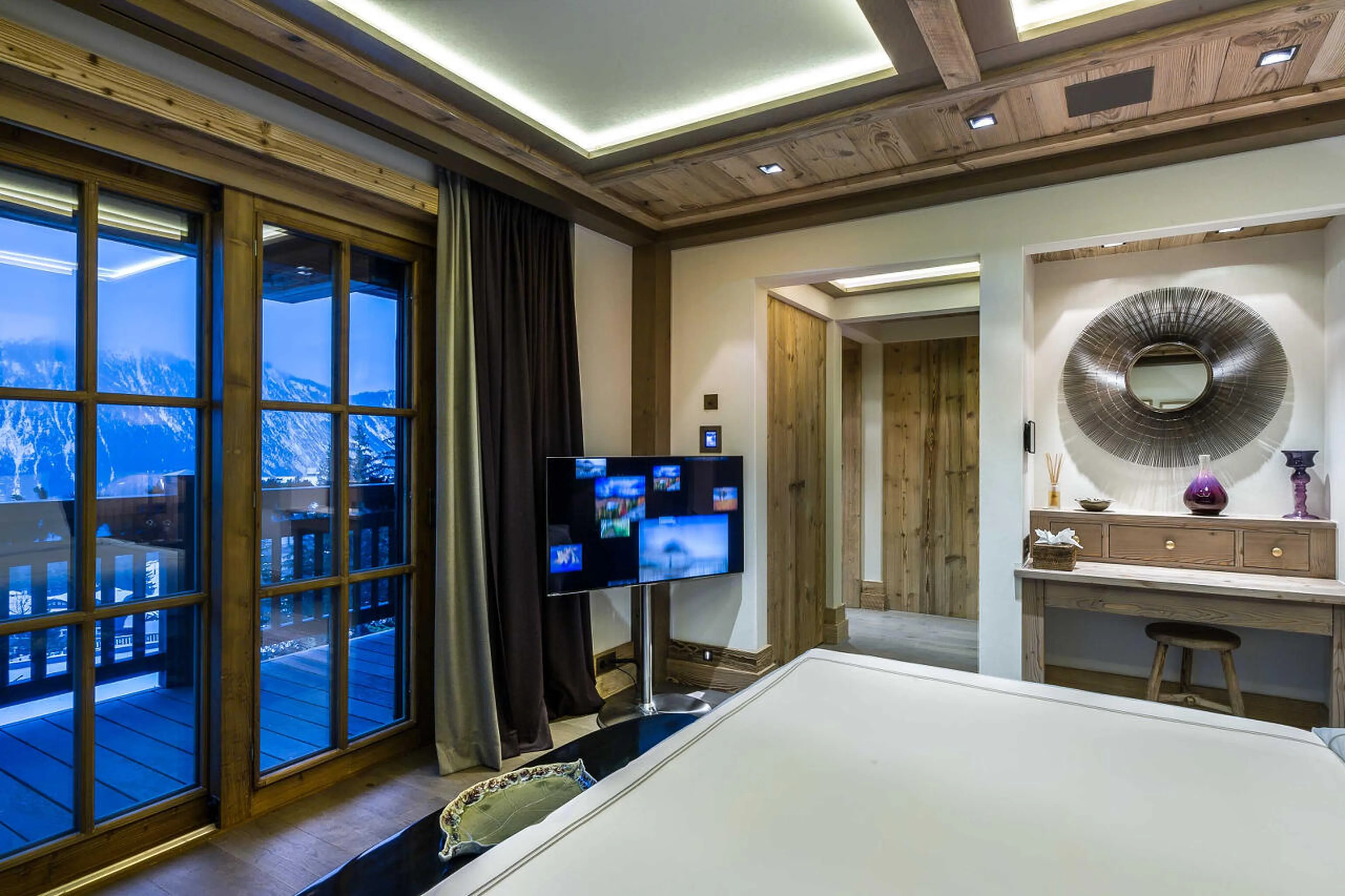 Master bedroom with balcony access and lovely views in Chalet Nanuq in Courchevel 1850