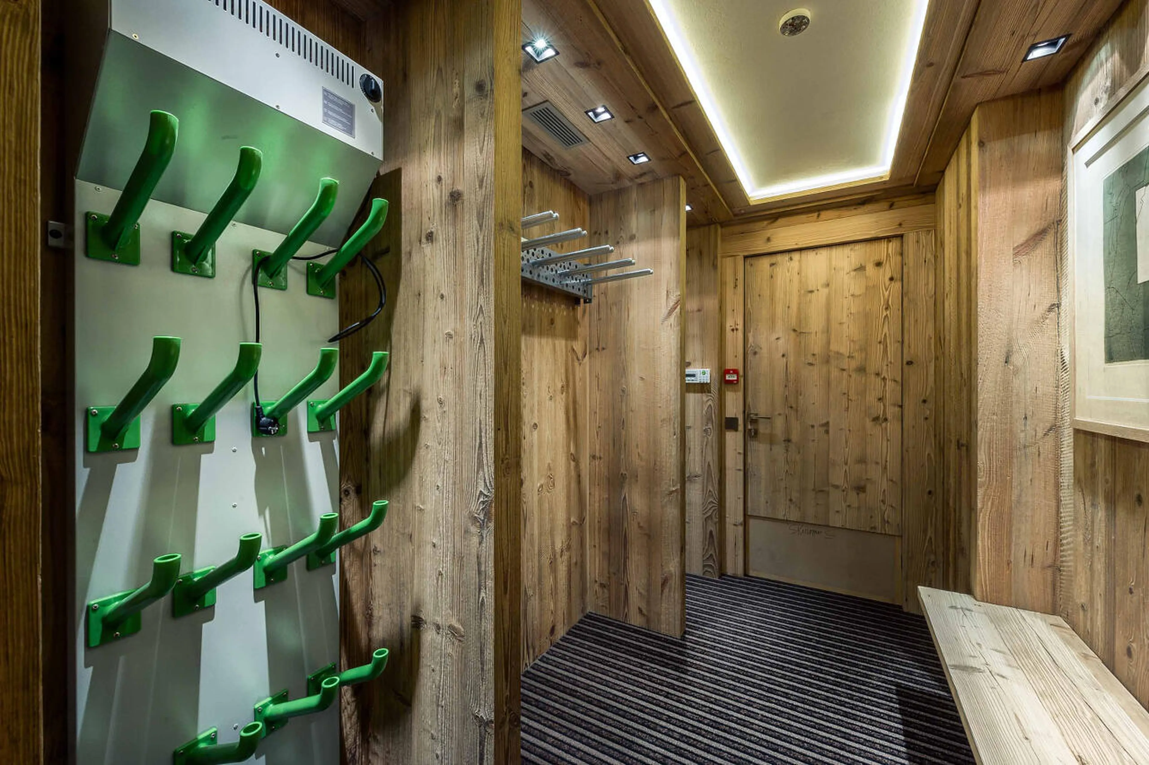 Ski room with boot heaters in Chalet Nanuq in Courchevel 1850
