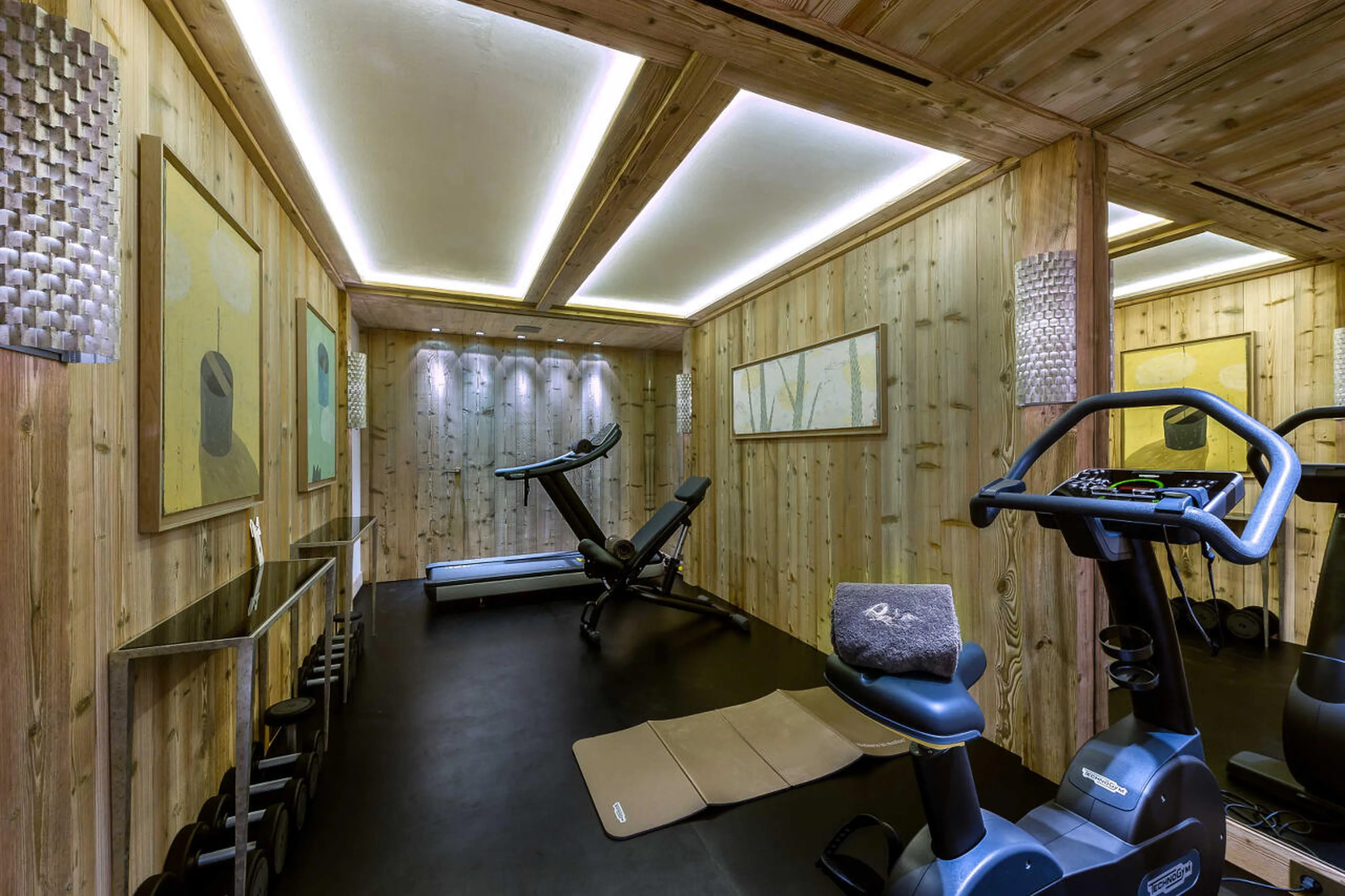 Fitness room on the relaxation level of Chalet Nanuq in Courchevel 1850