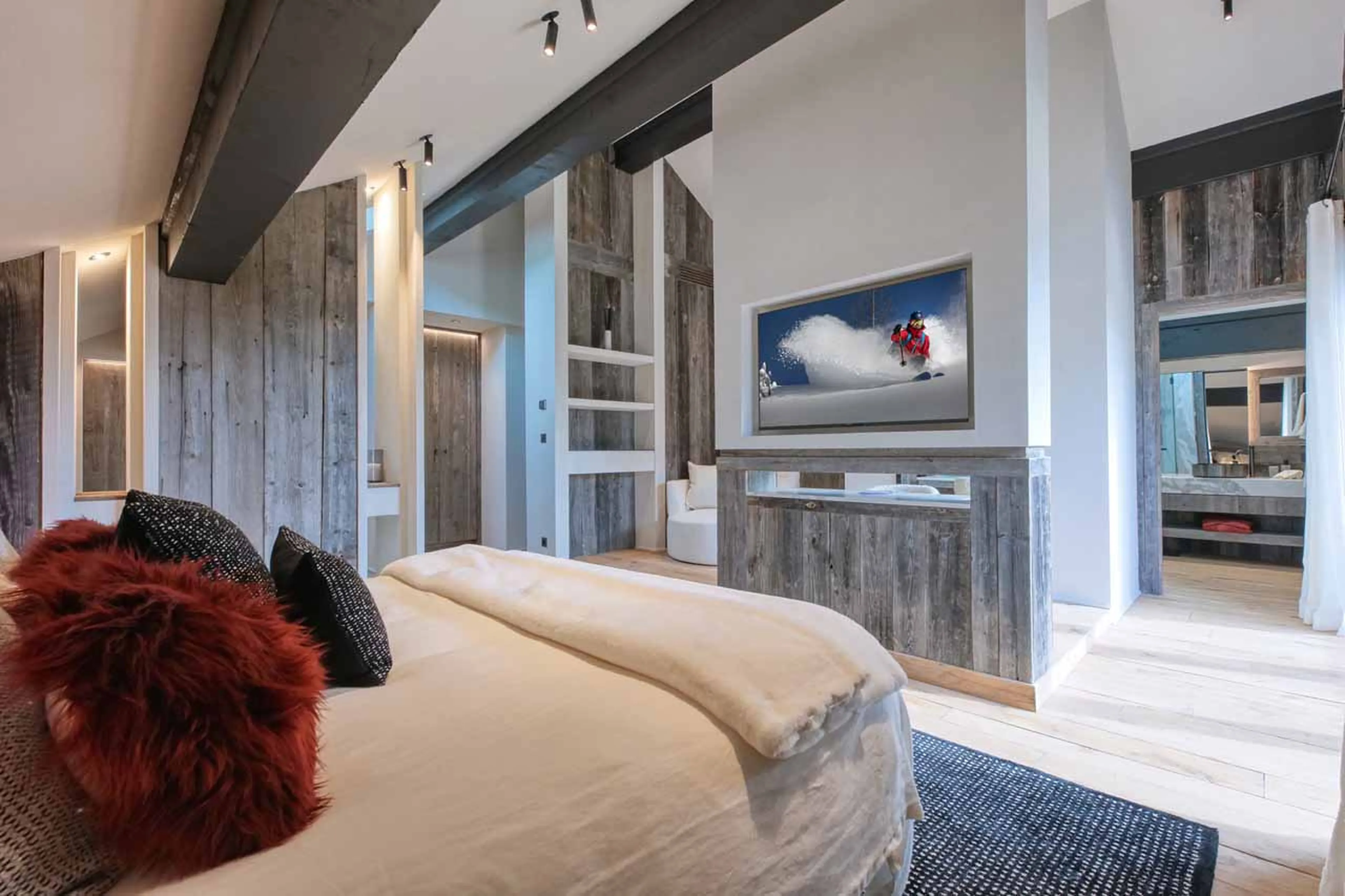 Bedroom 1 TV at Chalet Nebraska in Megeve