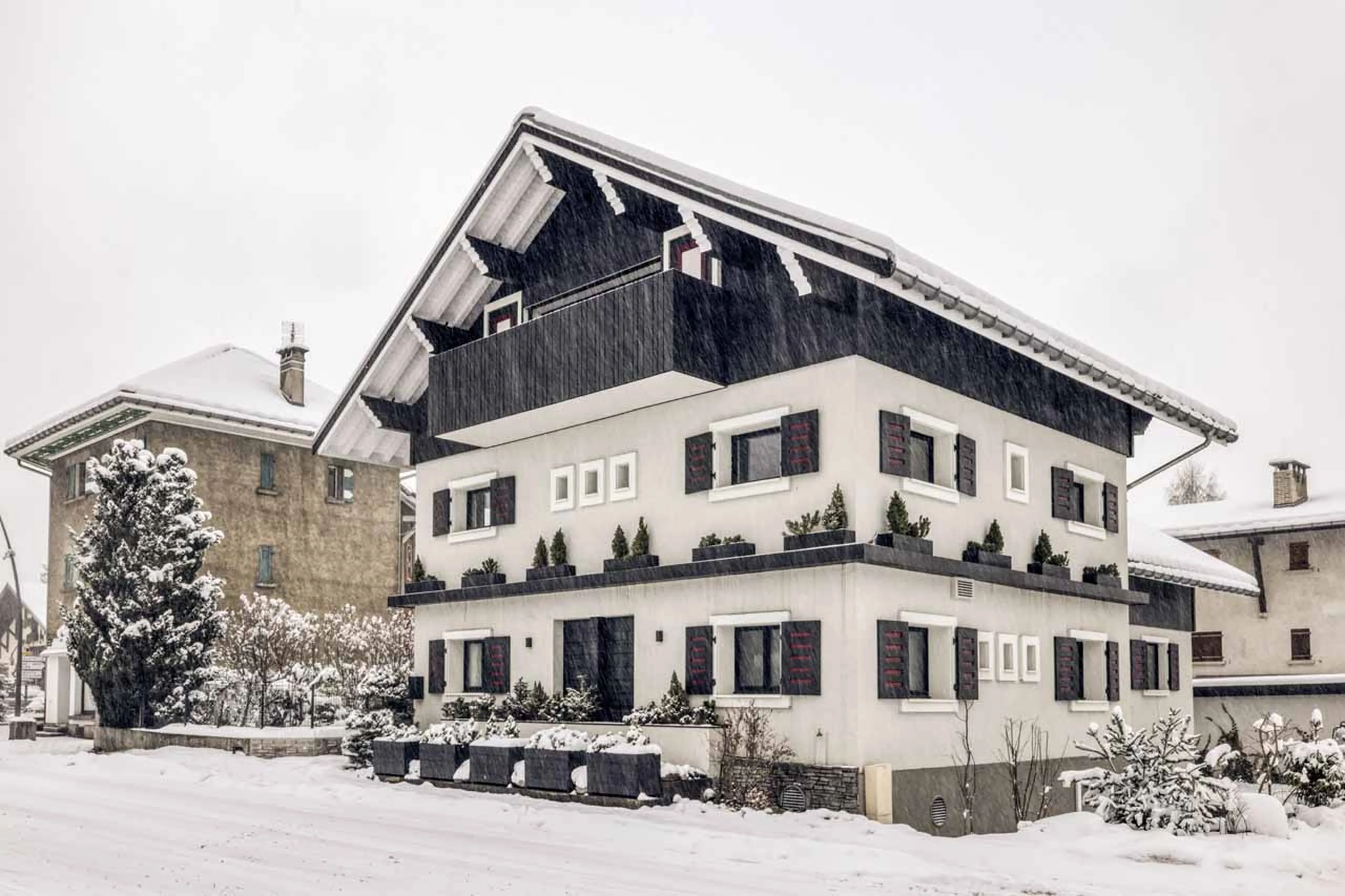 Exteior in snow at Chalet Nebraska in Megeve