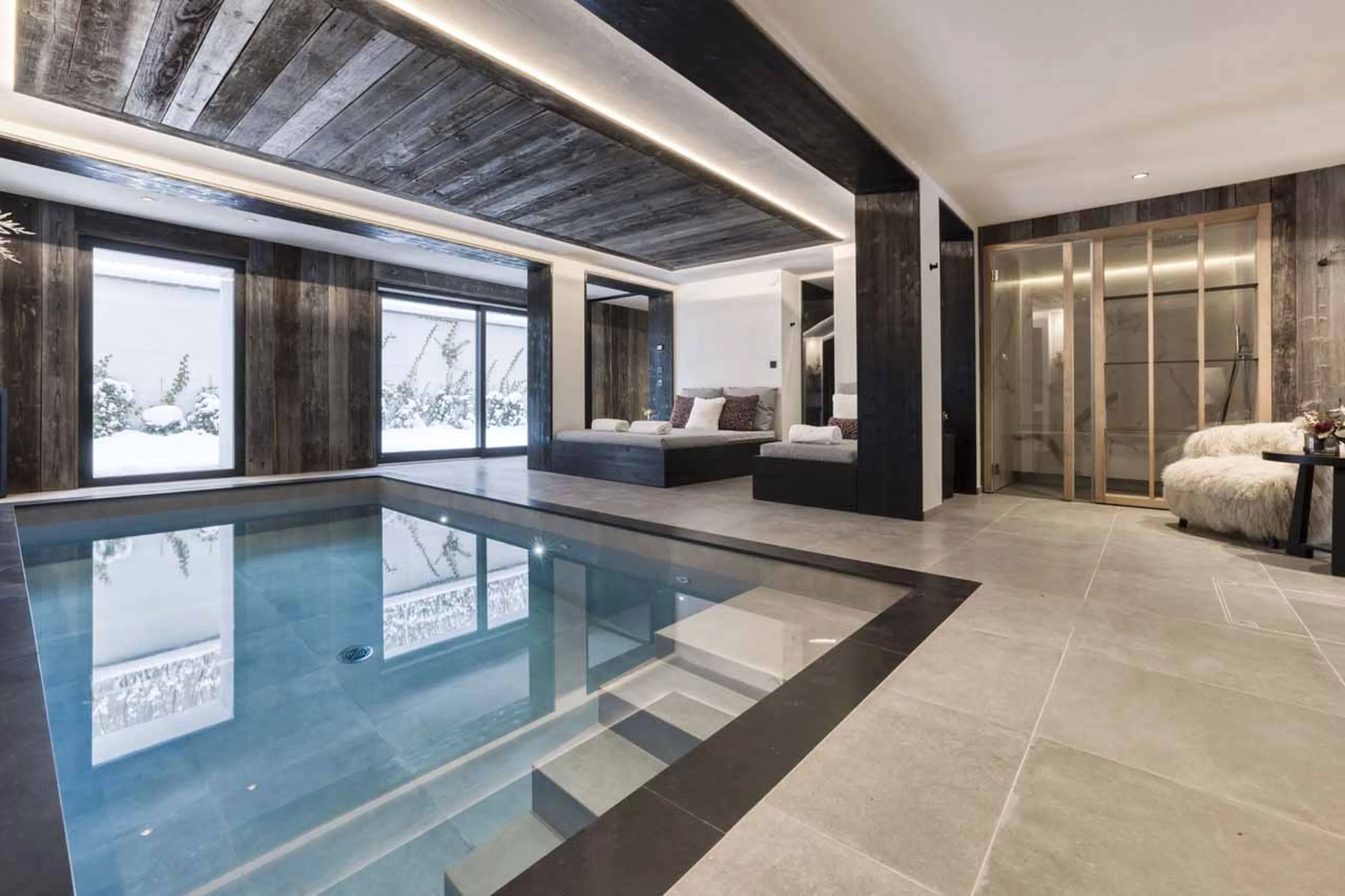 Spa pool loungers at Chalet Nebraska in Megeve