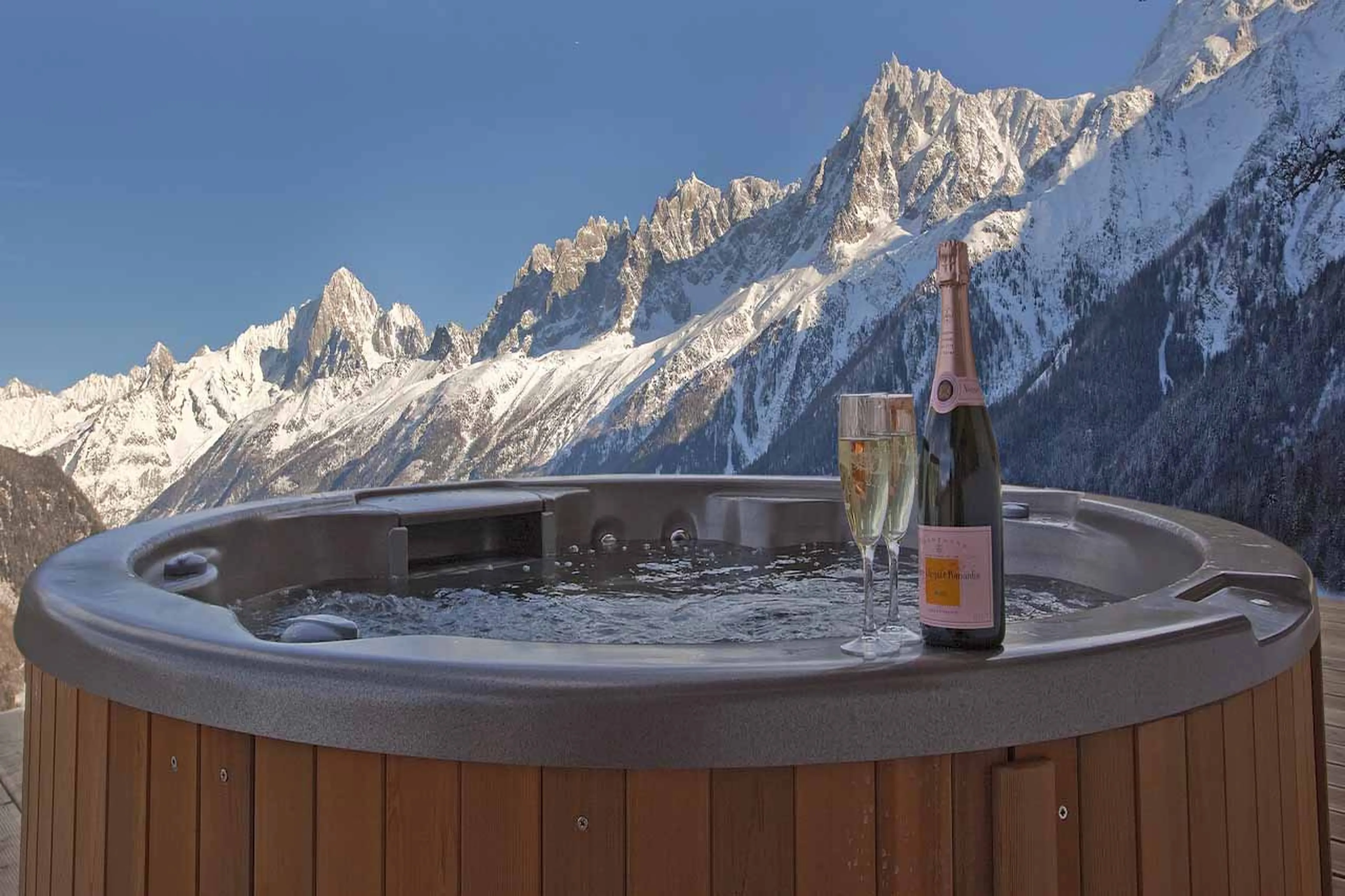 Outdoor hot tub at Chalet Norel in Chamonix