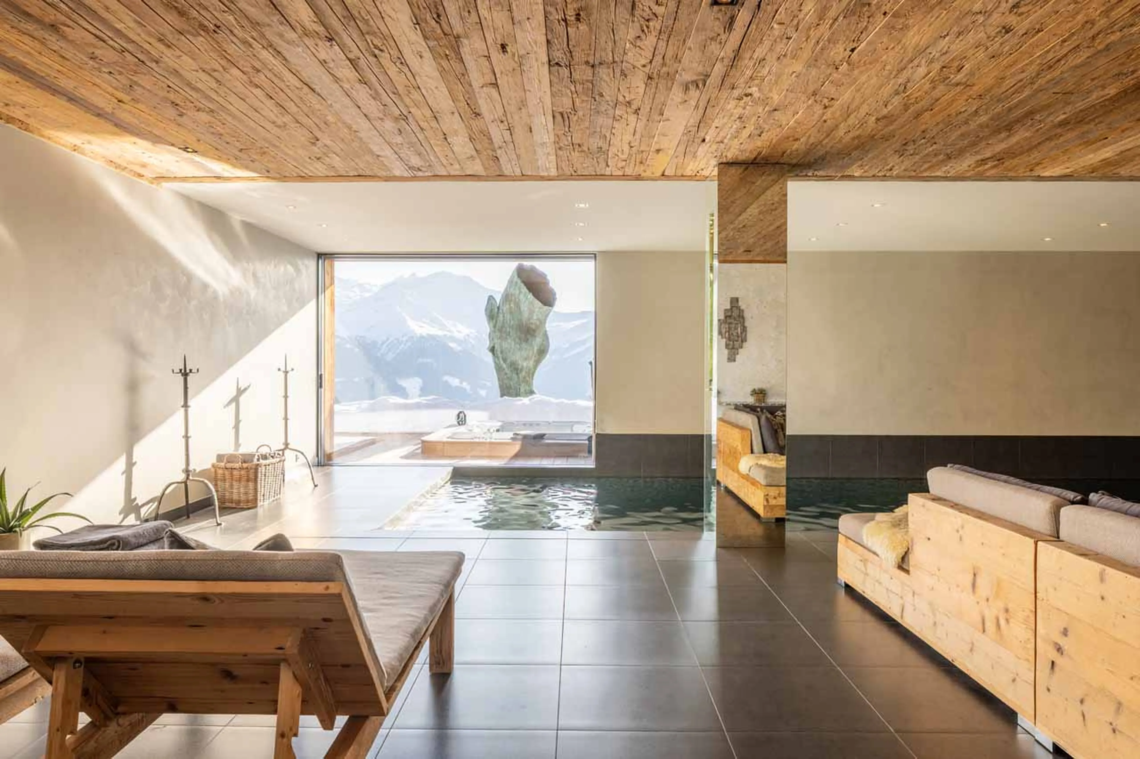 Comfortable spa lounge at Chalet Norte in Verbier