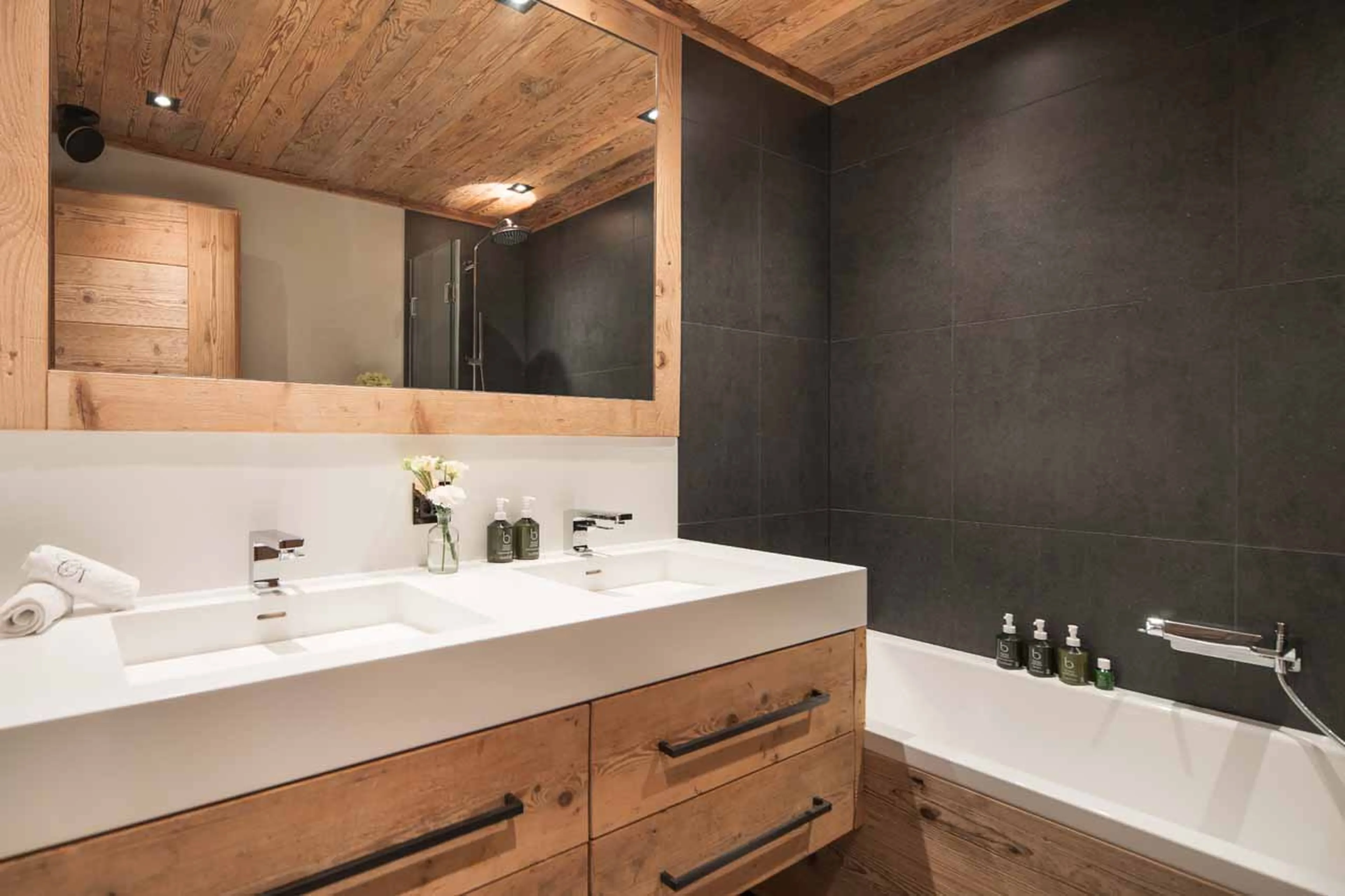 Bedroom 5 bathroom Chalet Norte in Verbier