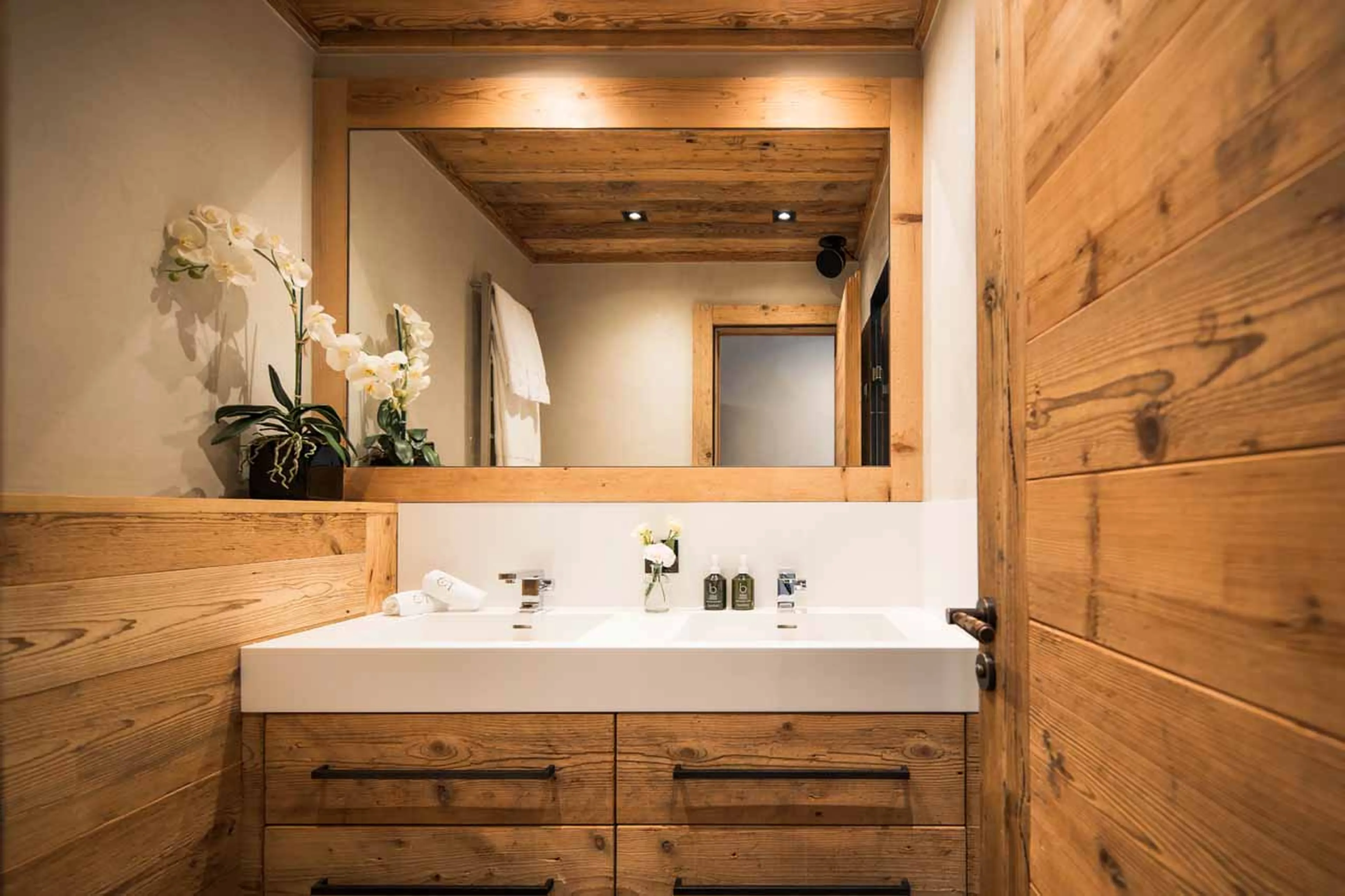 Bedroom 3 ensuite at Chalet Norte in Verbier