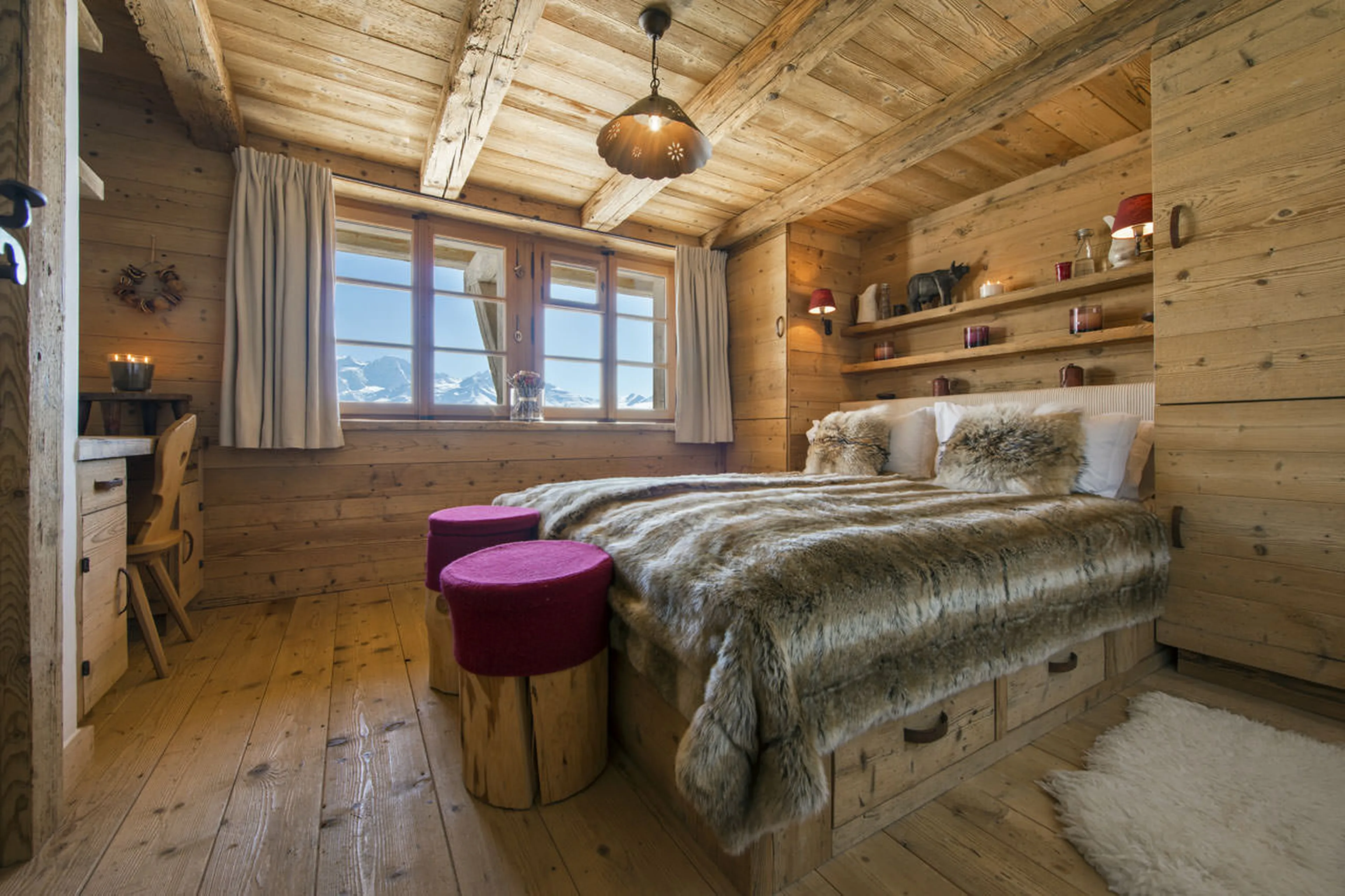 Double bedroom on first floor at Chalet Nyumba in Verbier