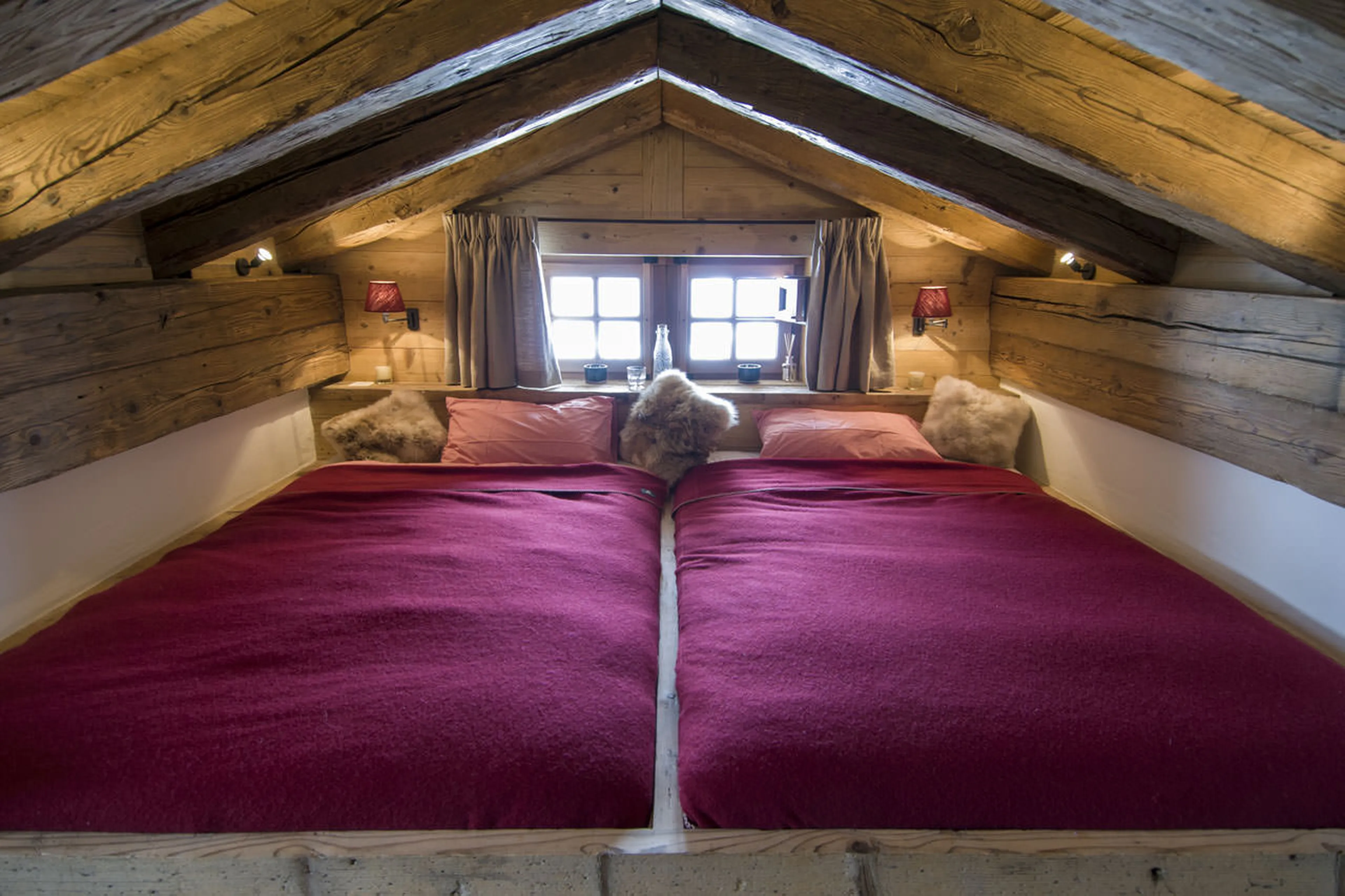 Mezzanine bedroom in Chalet Nyumba in Verbier