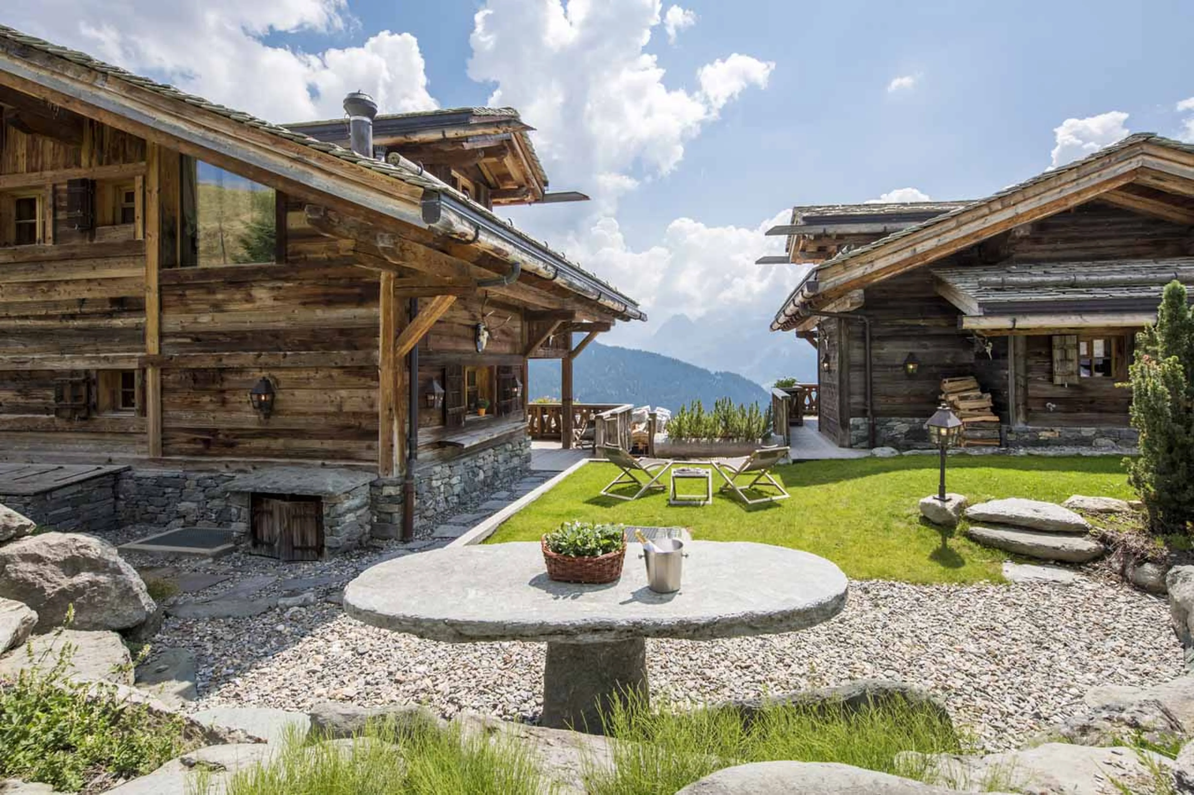 Garden at Chalet Nyumba in Verbier