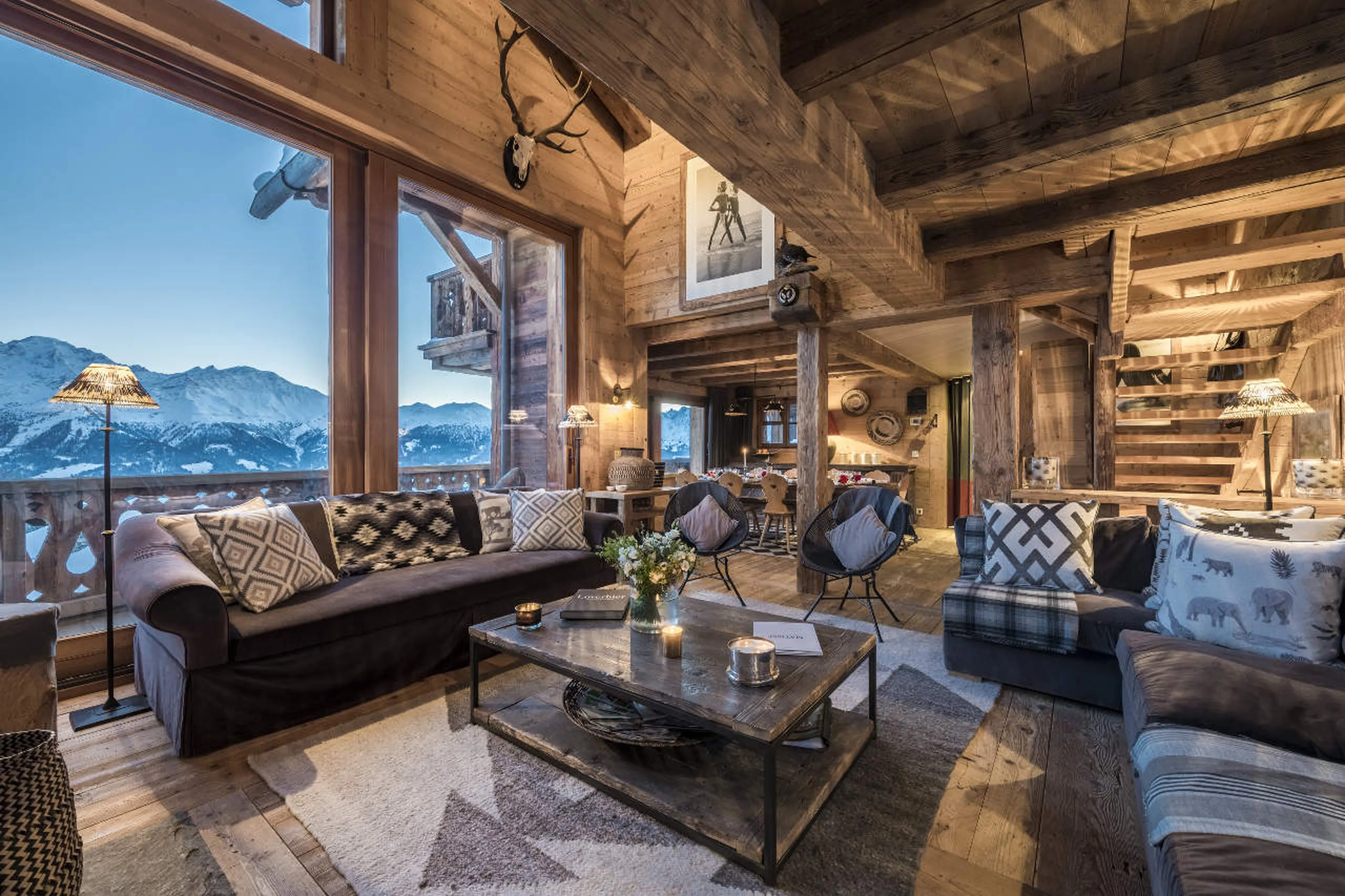 Living room at Chalet Nyumba in Verbier