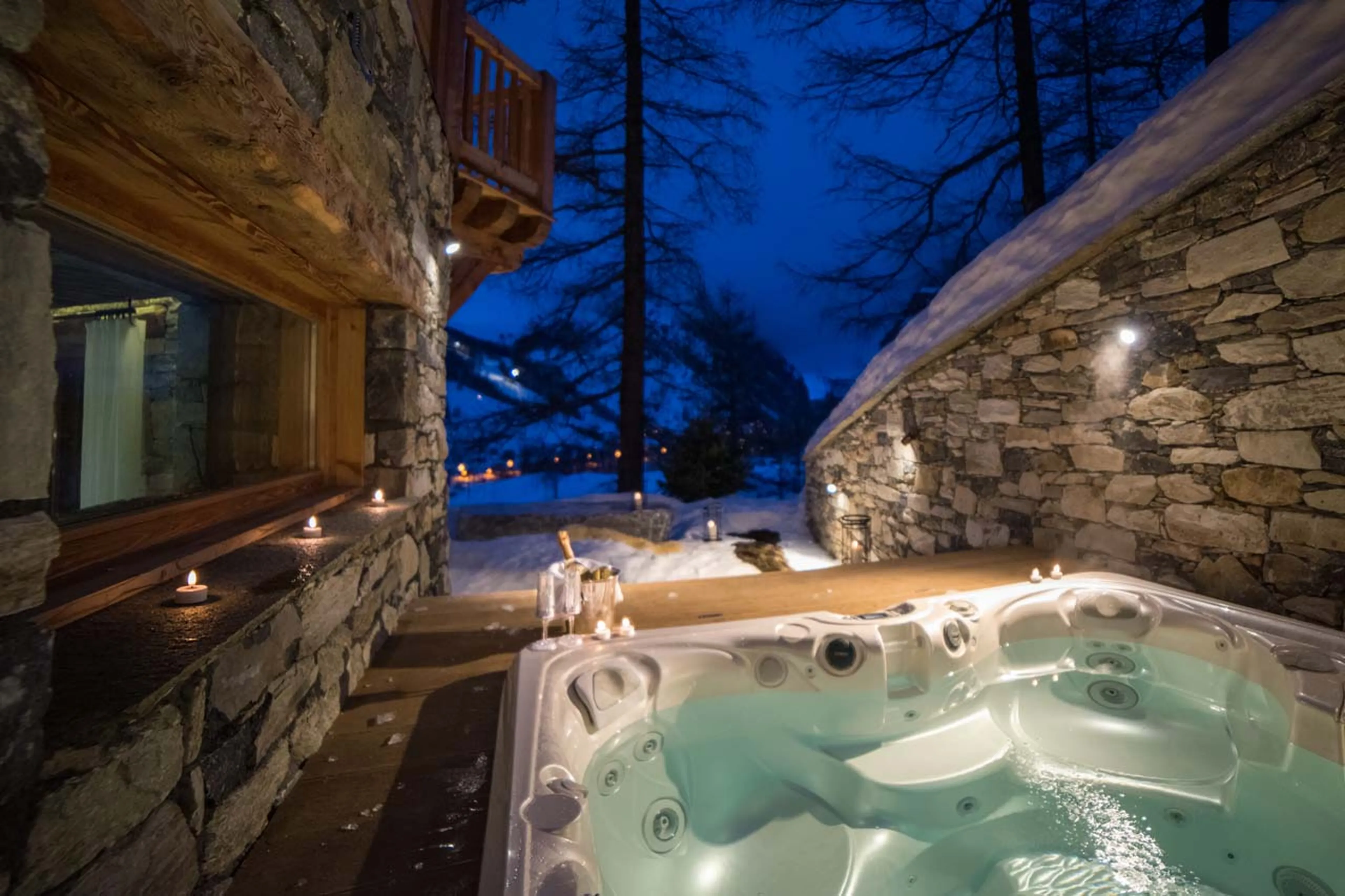 Hot tub at Chalet O Valala in Val d'Isere