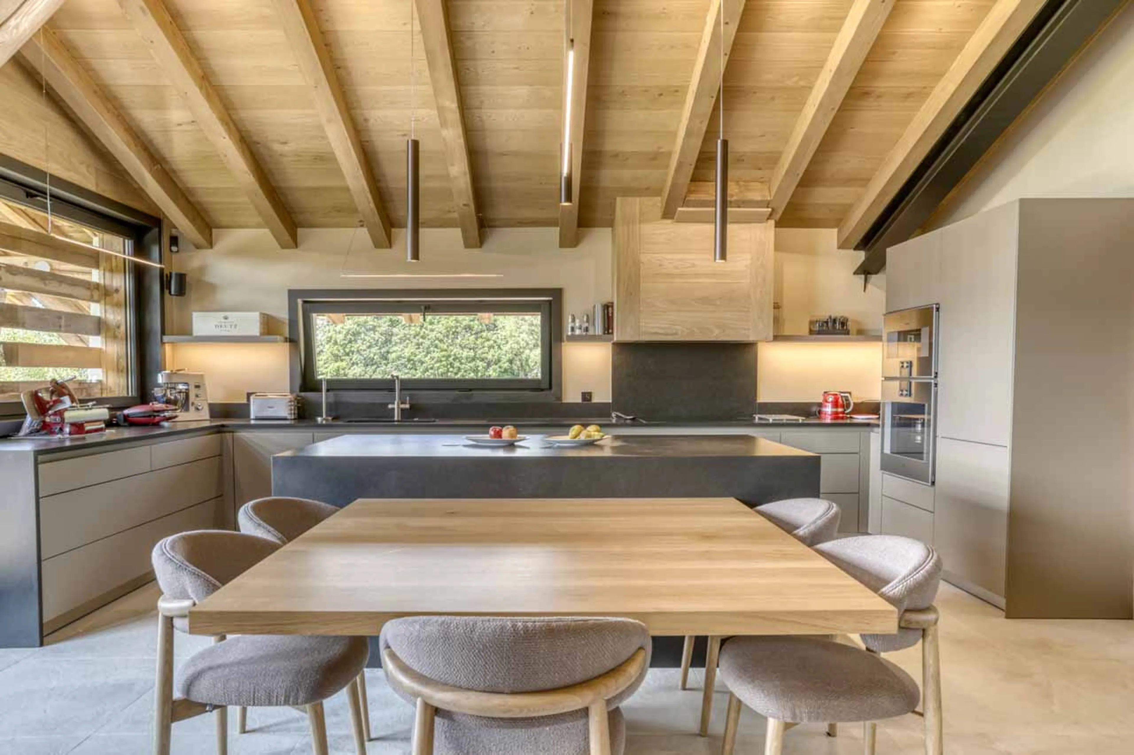 Kitchen with dining table at Chalet Olivier in Megeve